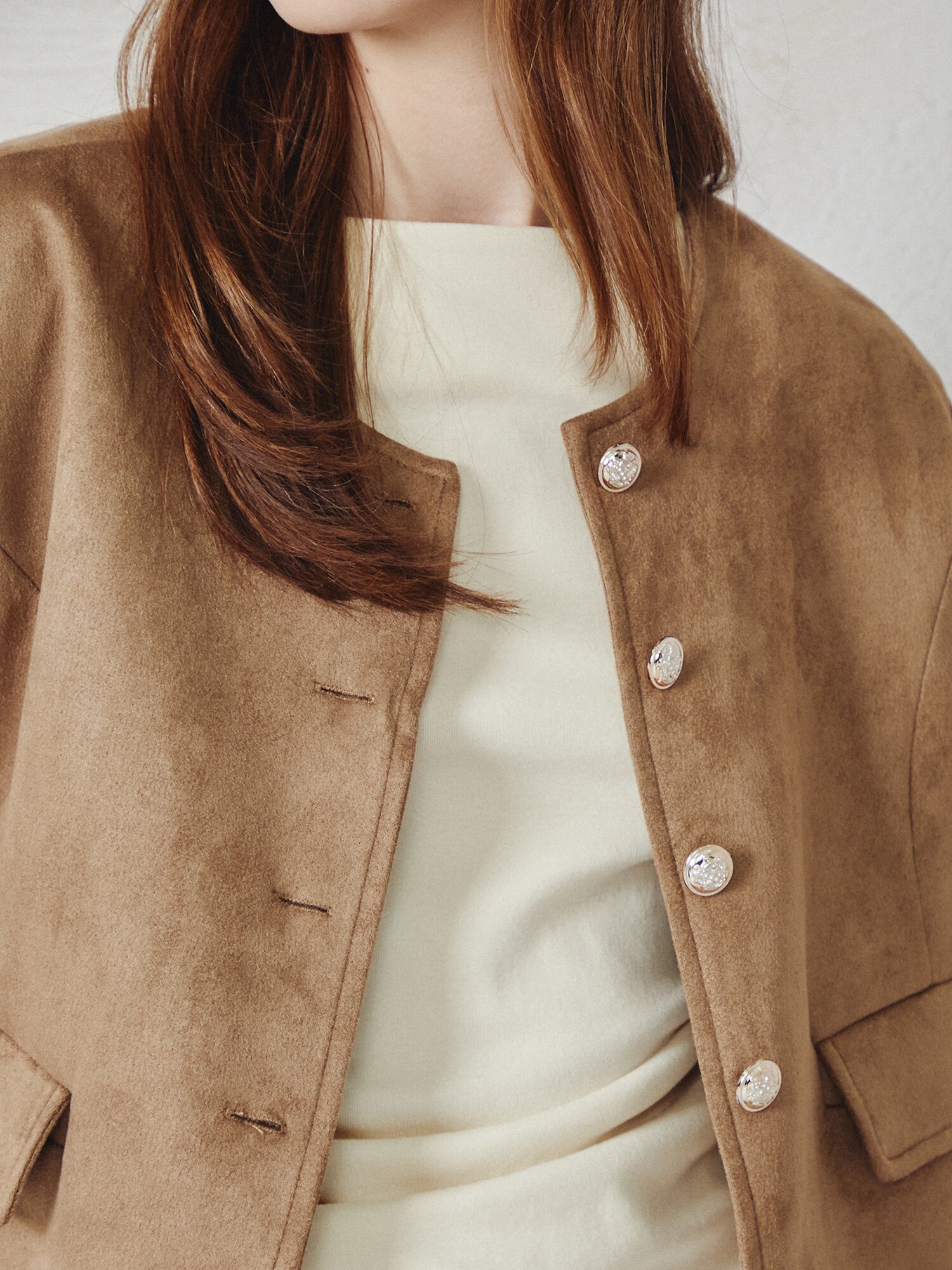 페이크 스웨이드 라운드넥 크롭 재킷 (KHAKI)