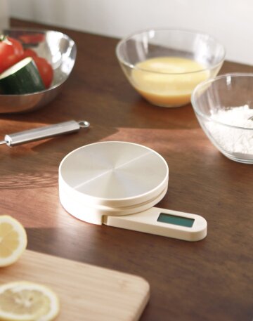 배터리가 필요없는 루미 키네틱 주방 저울