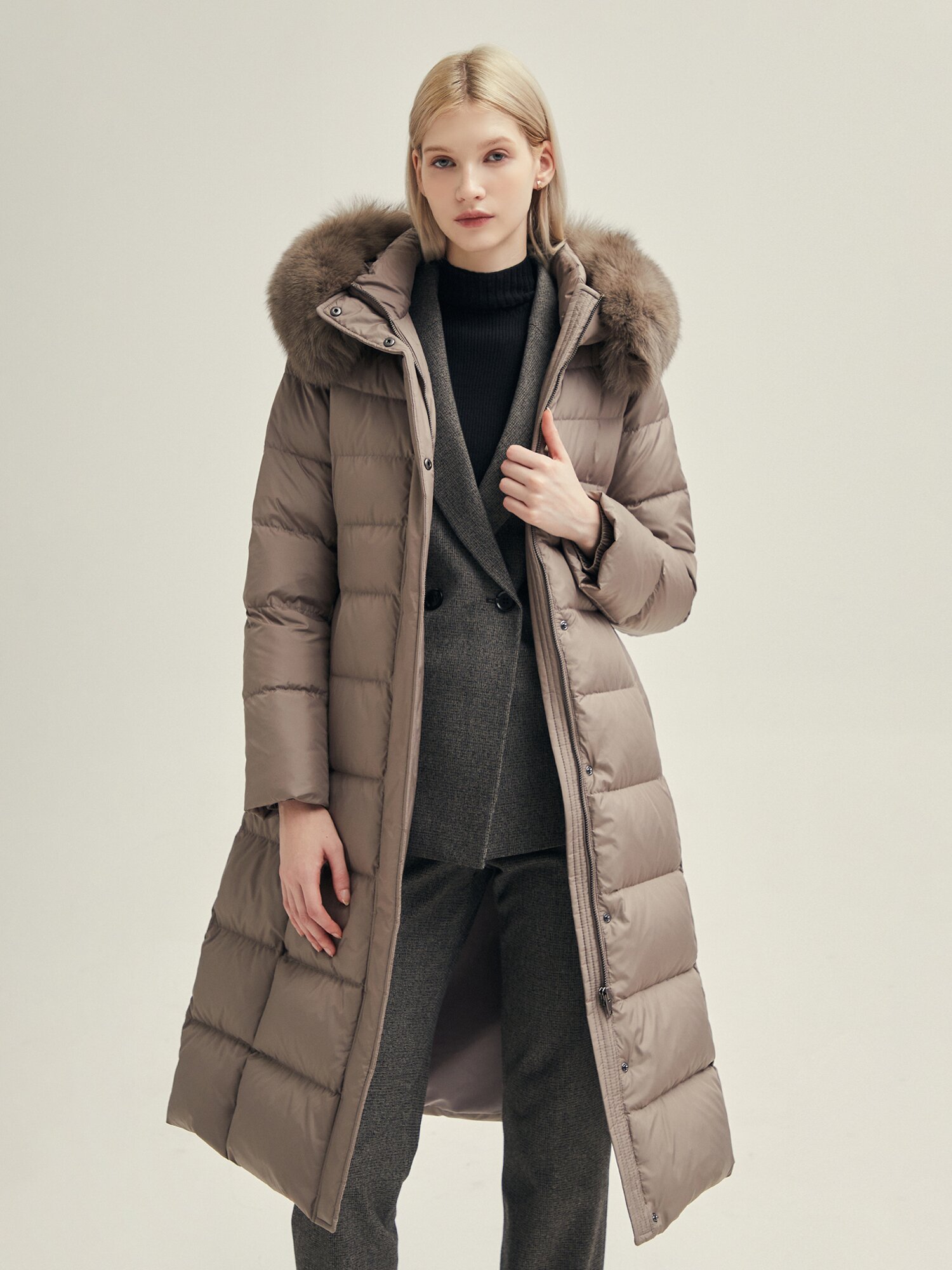 구스다운 폭스퍼 롱 점퍼 (LIGHT BROWN)