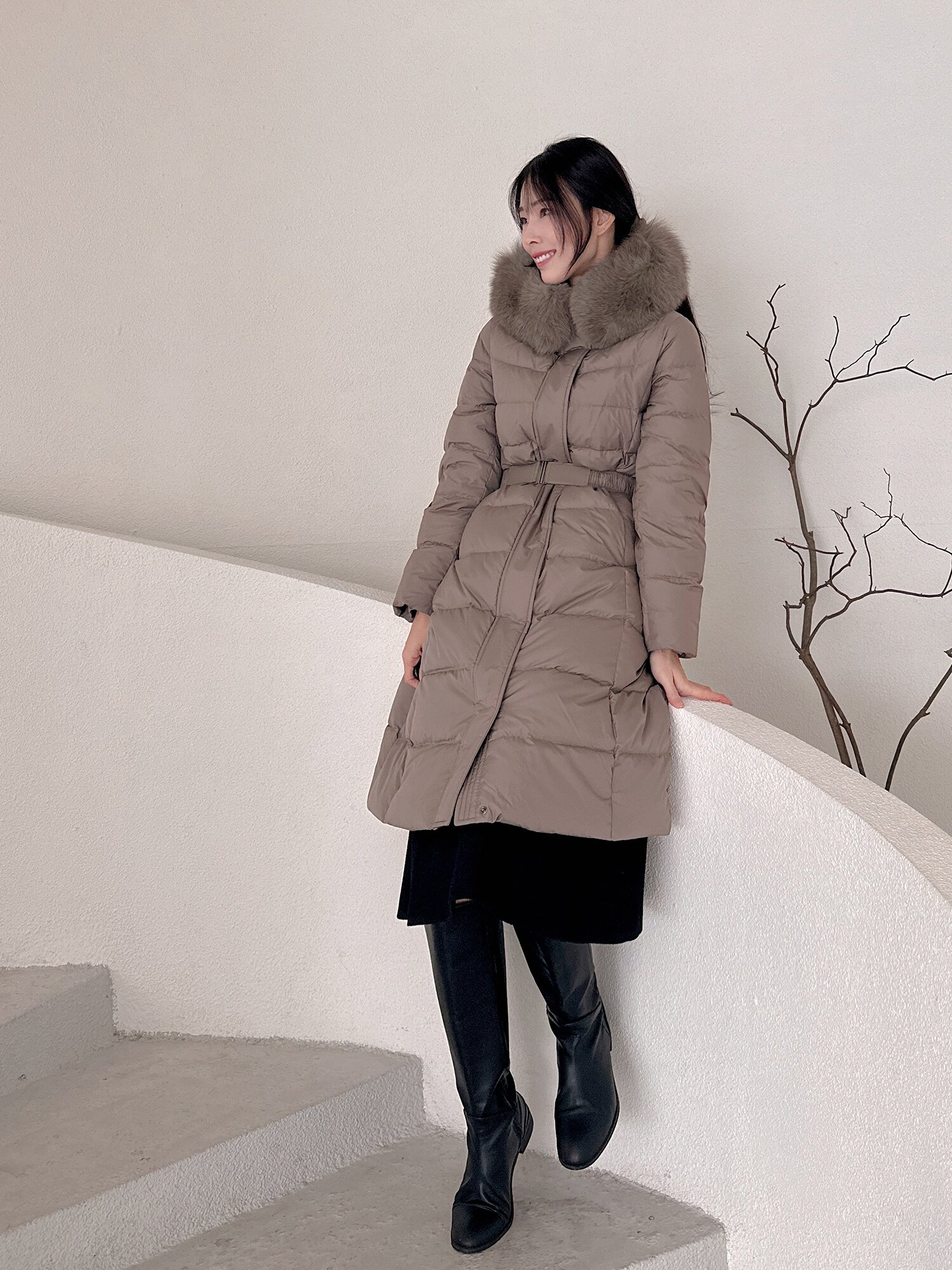 구스다운 폭스퍼 롱 점퍼 (LIGHT BROWN)