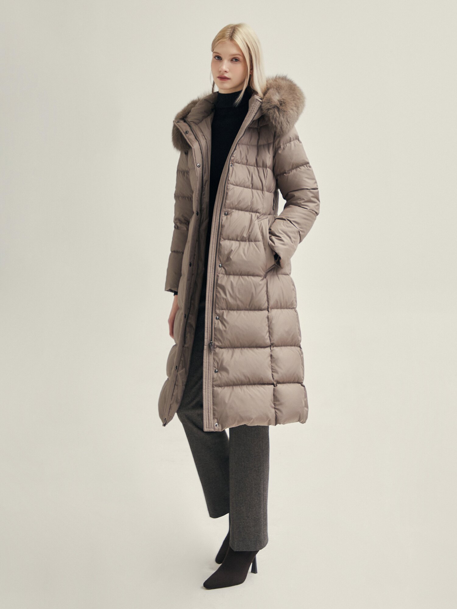 구스다운 폭스퍼 롱 점퍼 (LIGHT BROWN)