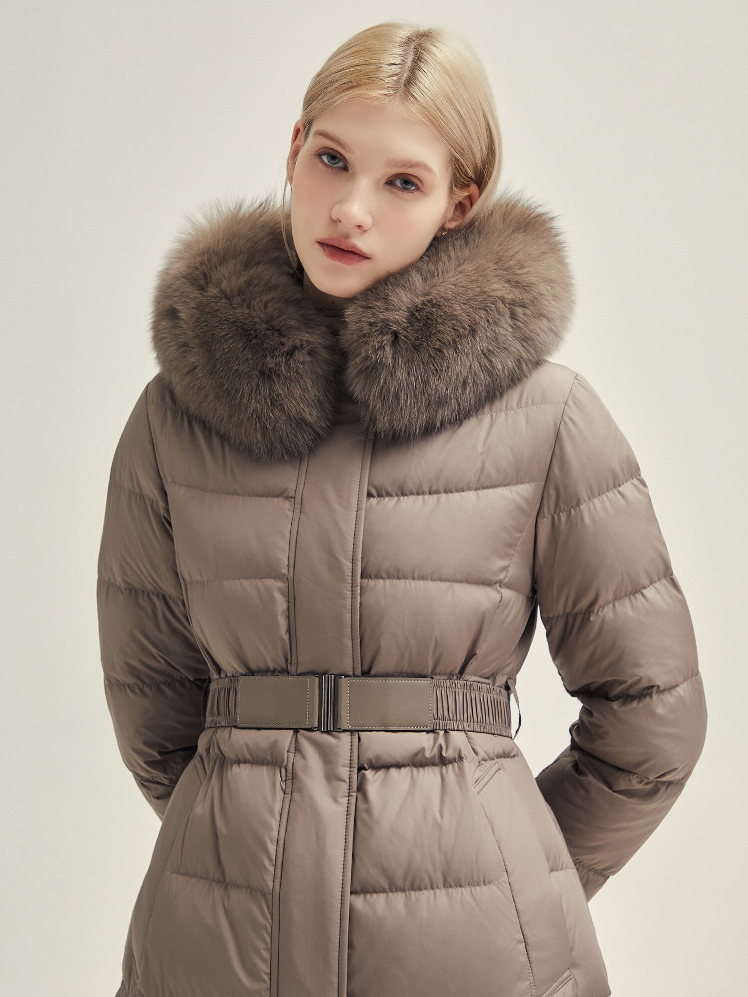 구스다운 폭스퍼 롱 점퍼 (LIGHT BROWN)