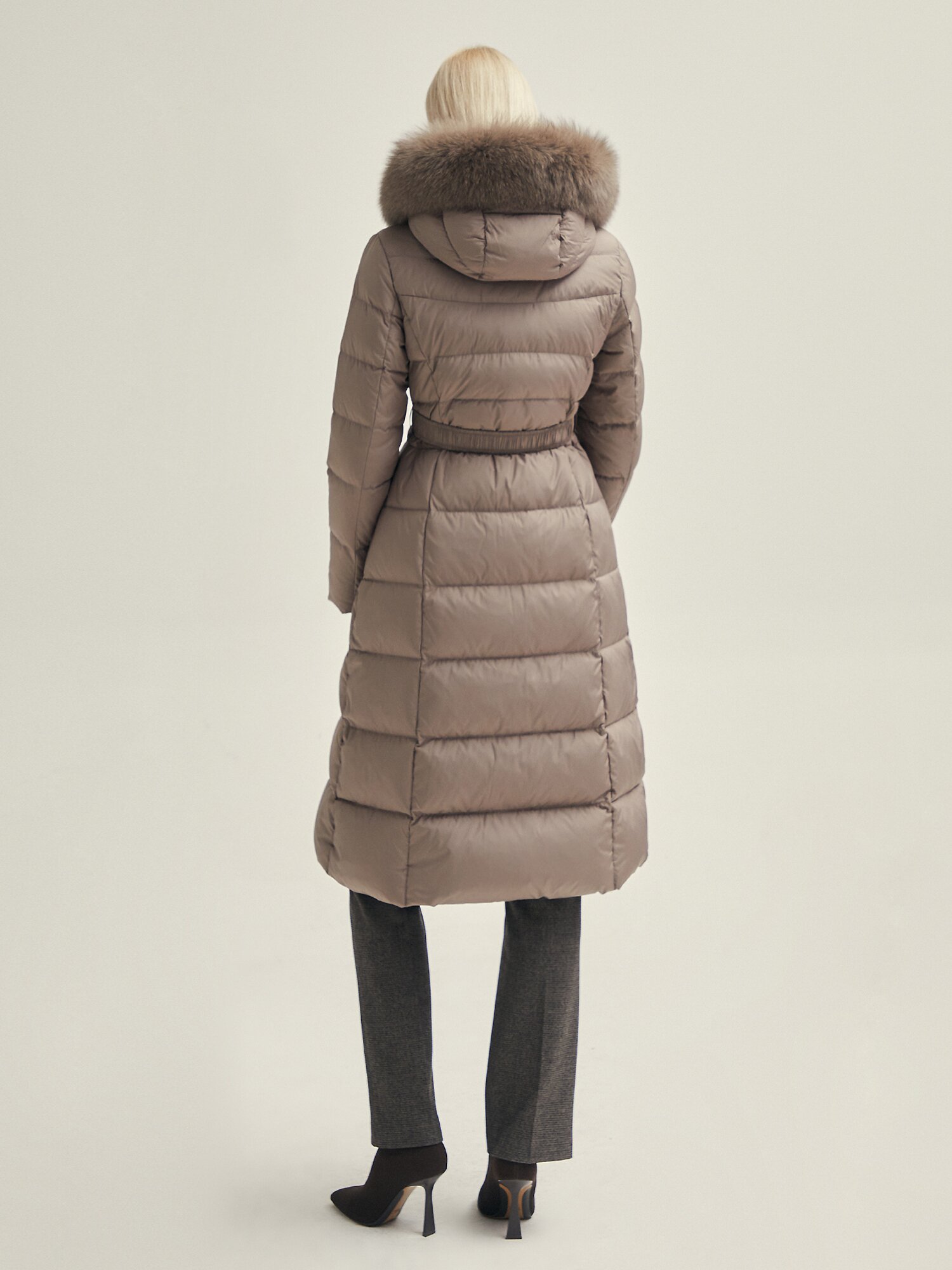 구스다운 폭스퍼 롱 점퍼 (LIGHT BROWN)