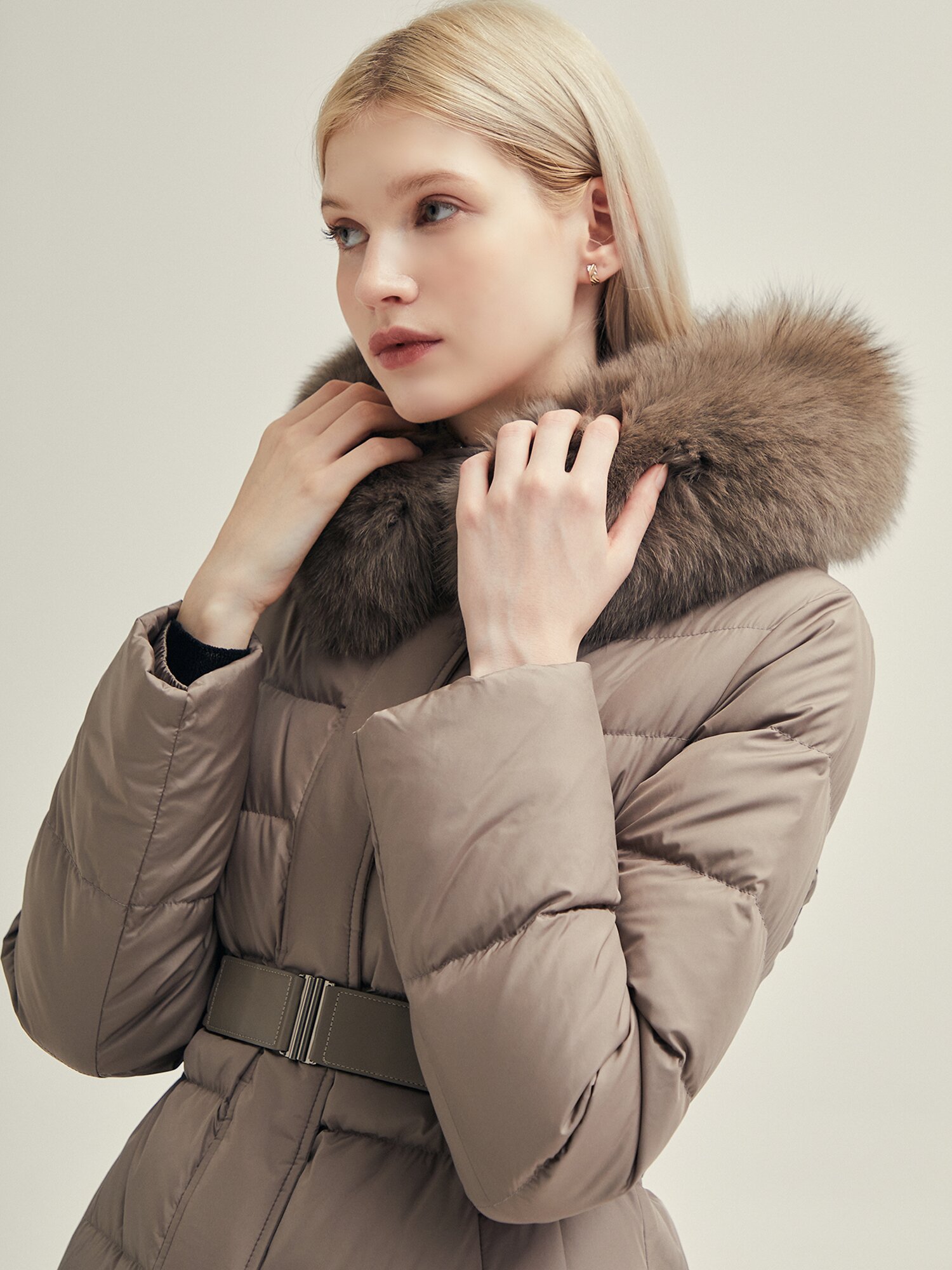 구스다운 폭스퍼 롱 점퍼 (LIGHT BROWN)