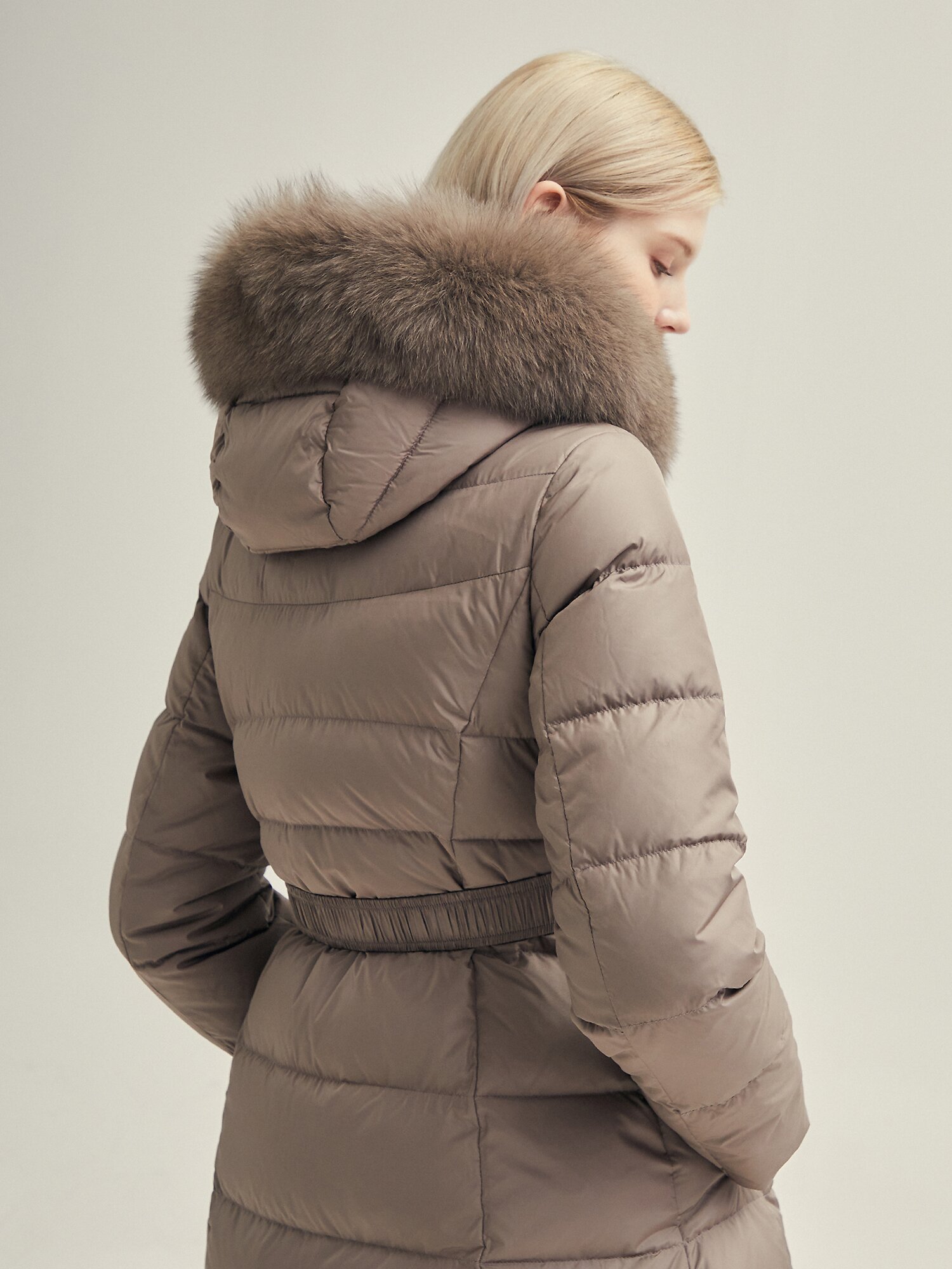 구스다운 폭스퍼 롱 점퍼 (LIGHT BROWN)