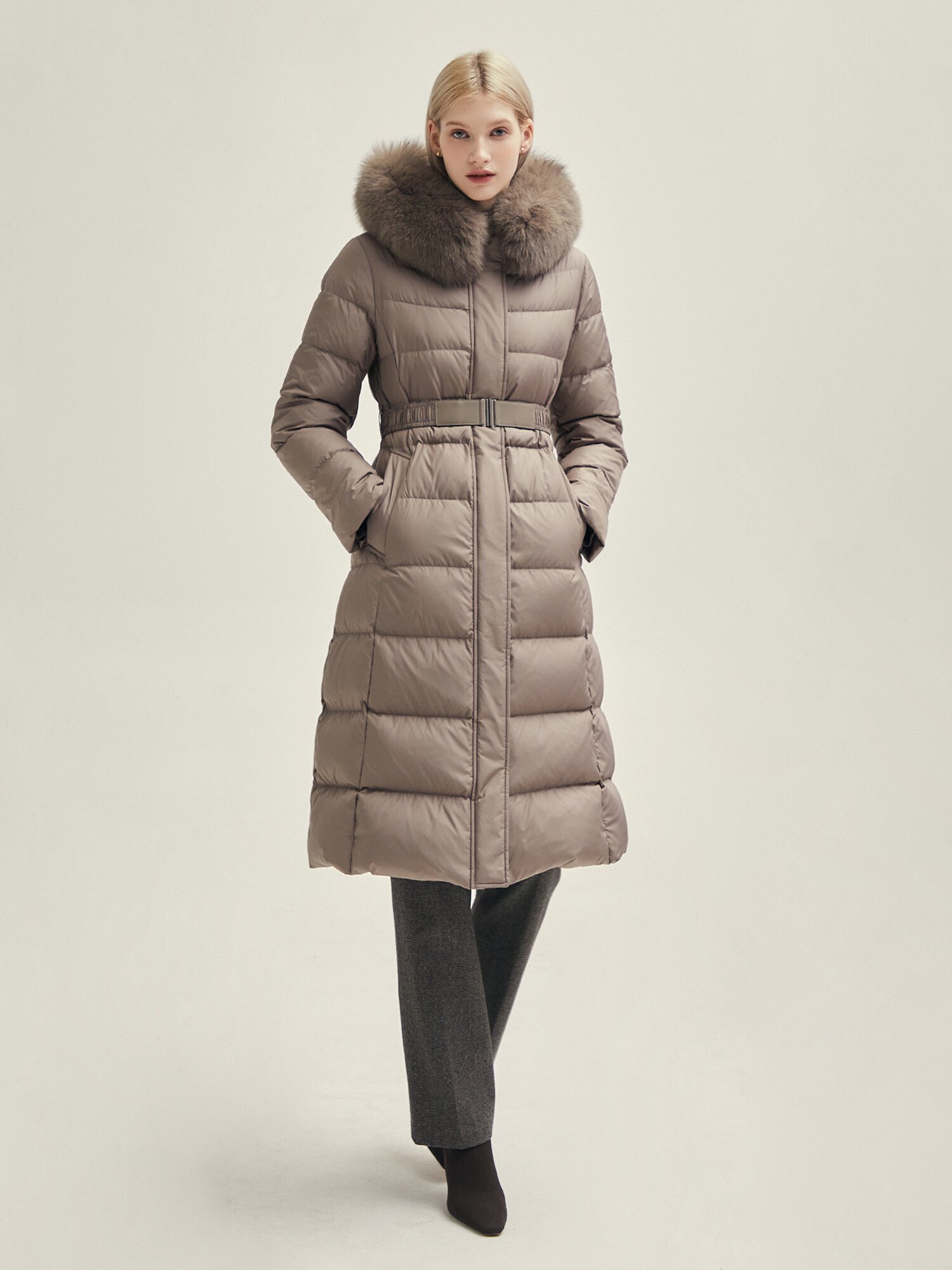 구스다운 폭스퍼 롱 점퍼 (LIGHT BROWN)