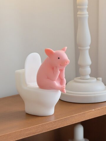 변기에 앉아 로또 당첨에 행복 귀여운 돼지 인테리어 장식