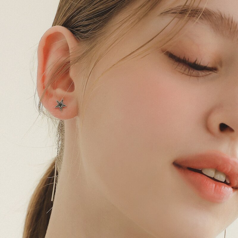 제이로렌 블랙 스타 관통 실버 귀걸이 M03864
