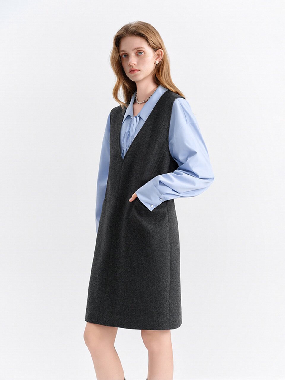 WD_Wool v-neck sleeveless dress