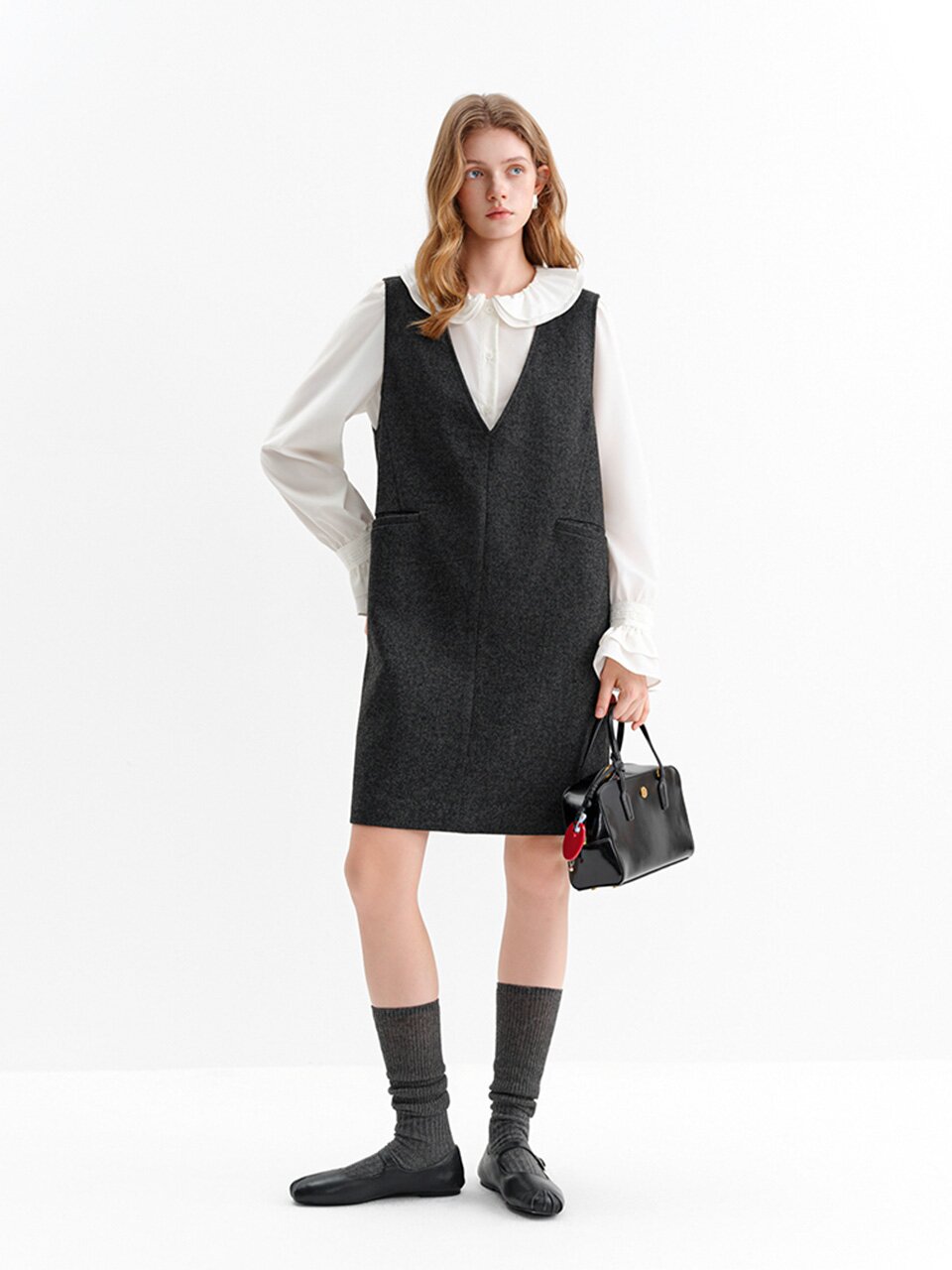 WD_Wool v-neck sleeveless dress