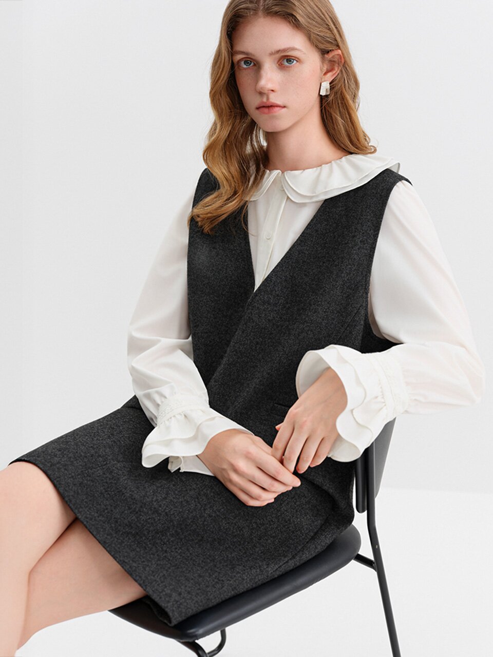 WD_Wool v-neck sleeveless dress