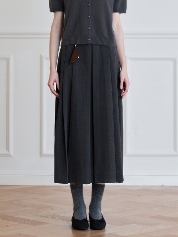 FEMININE PLEATS LONG SKIRT