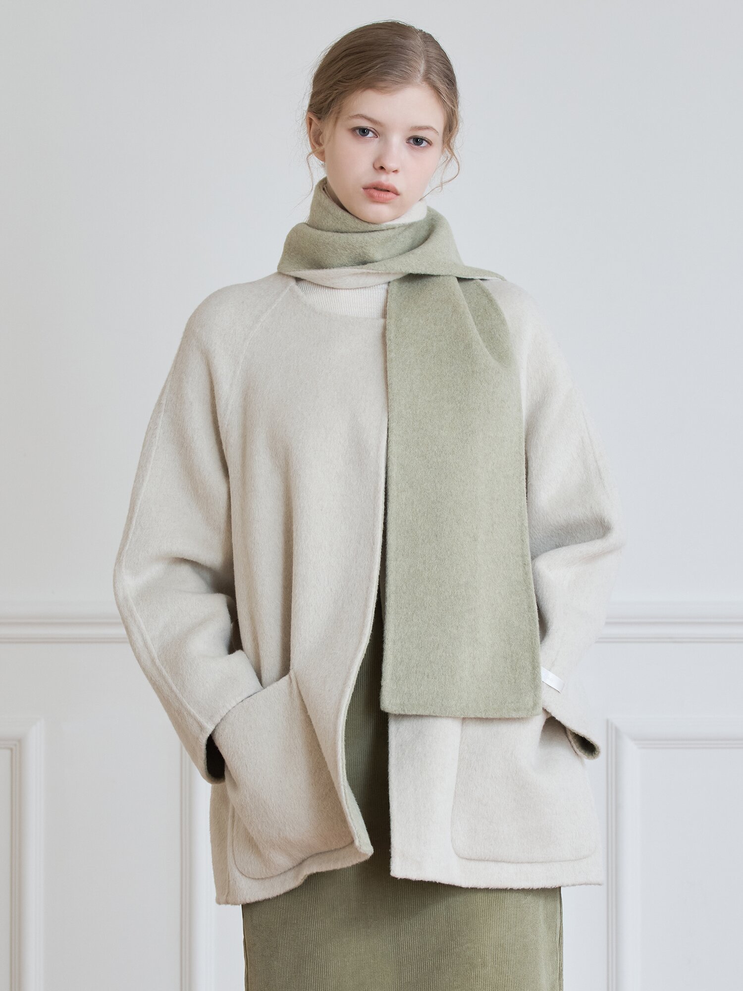 R-NECK LOOSE FIT WOOL COAT + MUFFLER_cream