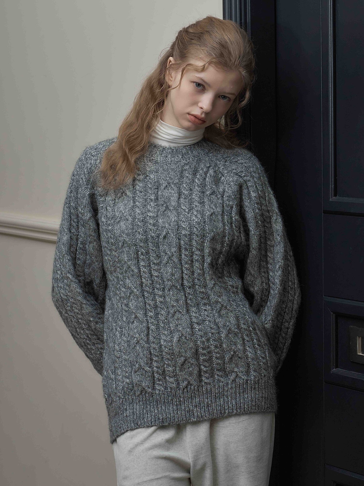 CLASSIC CABLE KNIT