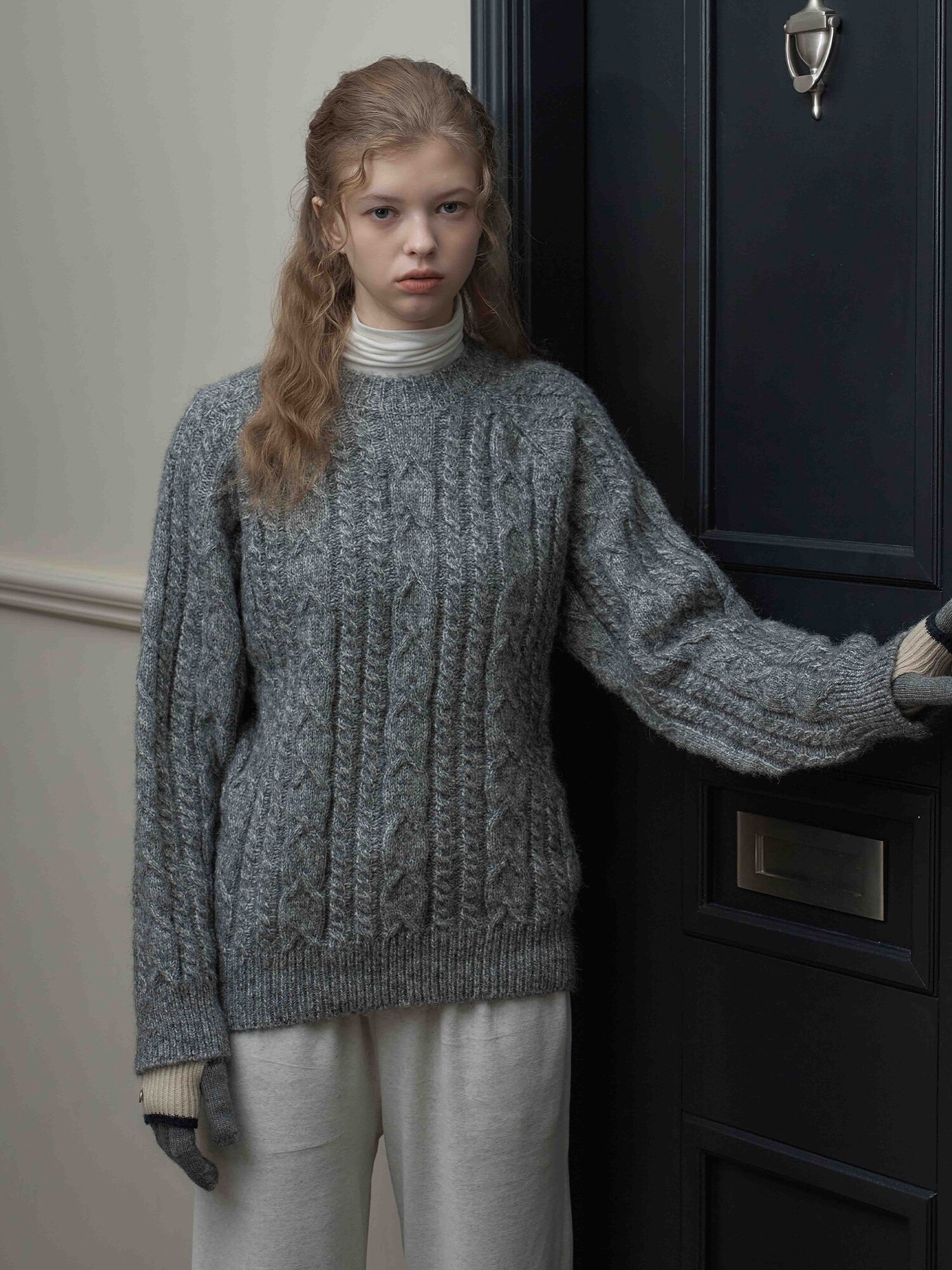 CLASSIC CABLE KNIT