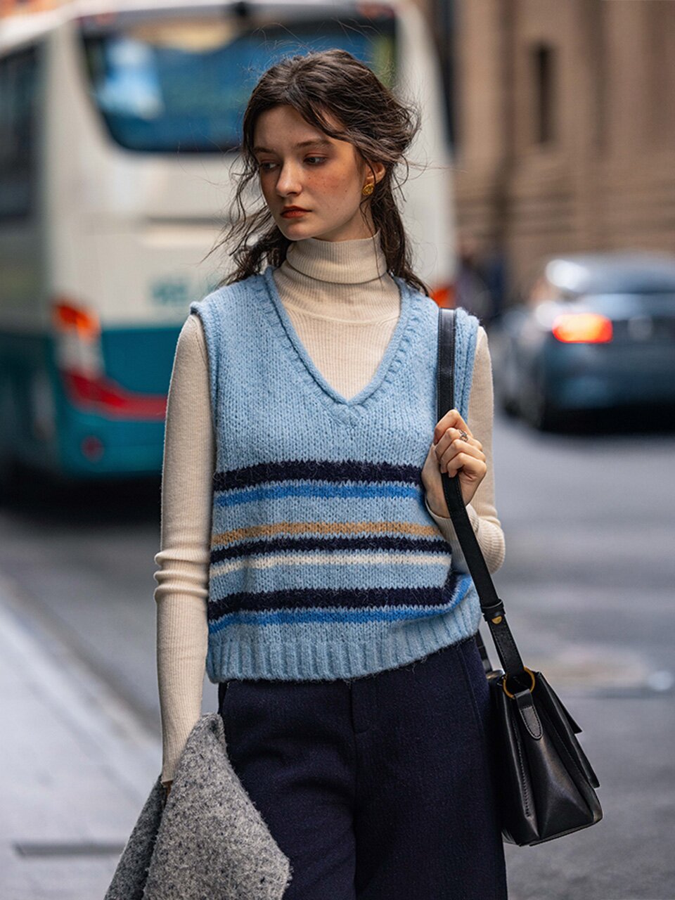DA_Fluffy v-neck knit vest_2color