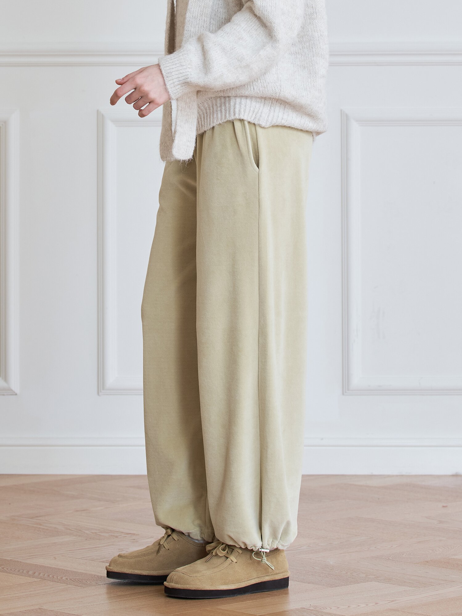 SOFT VELOUR JOGGER PANTS