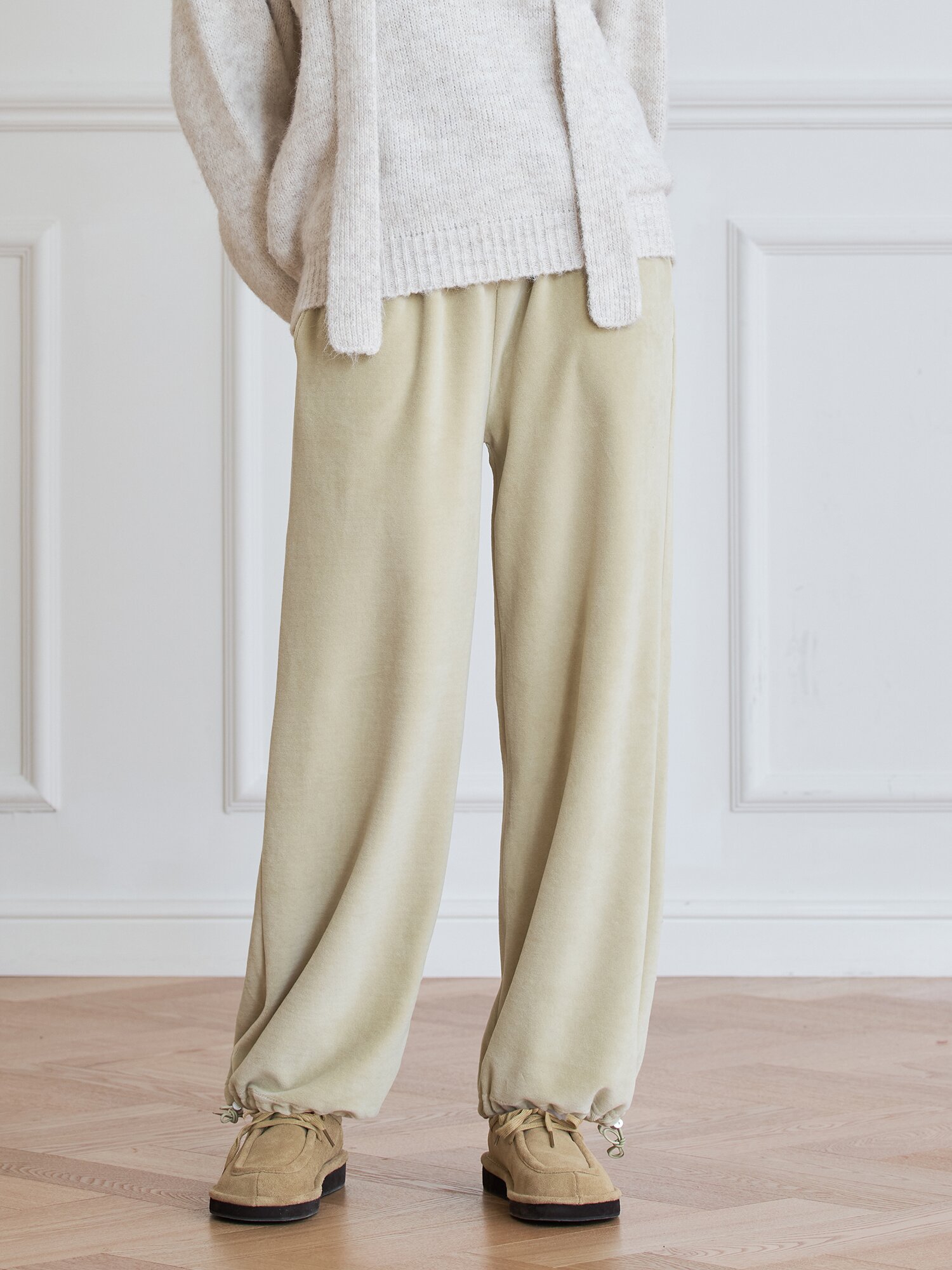 SOFT VELOUR JOGGER PANTS