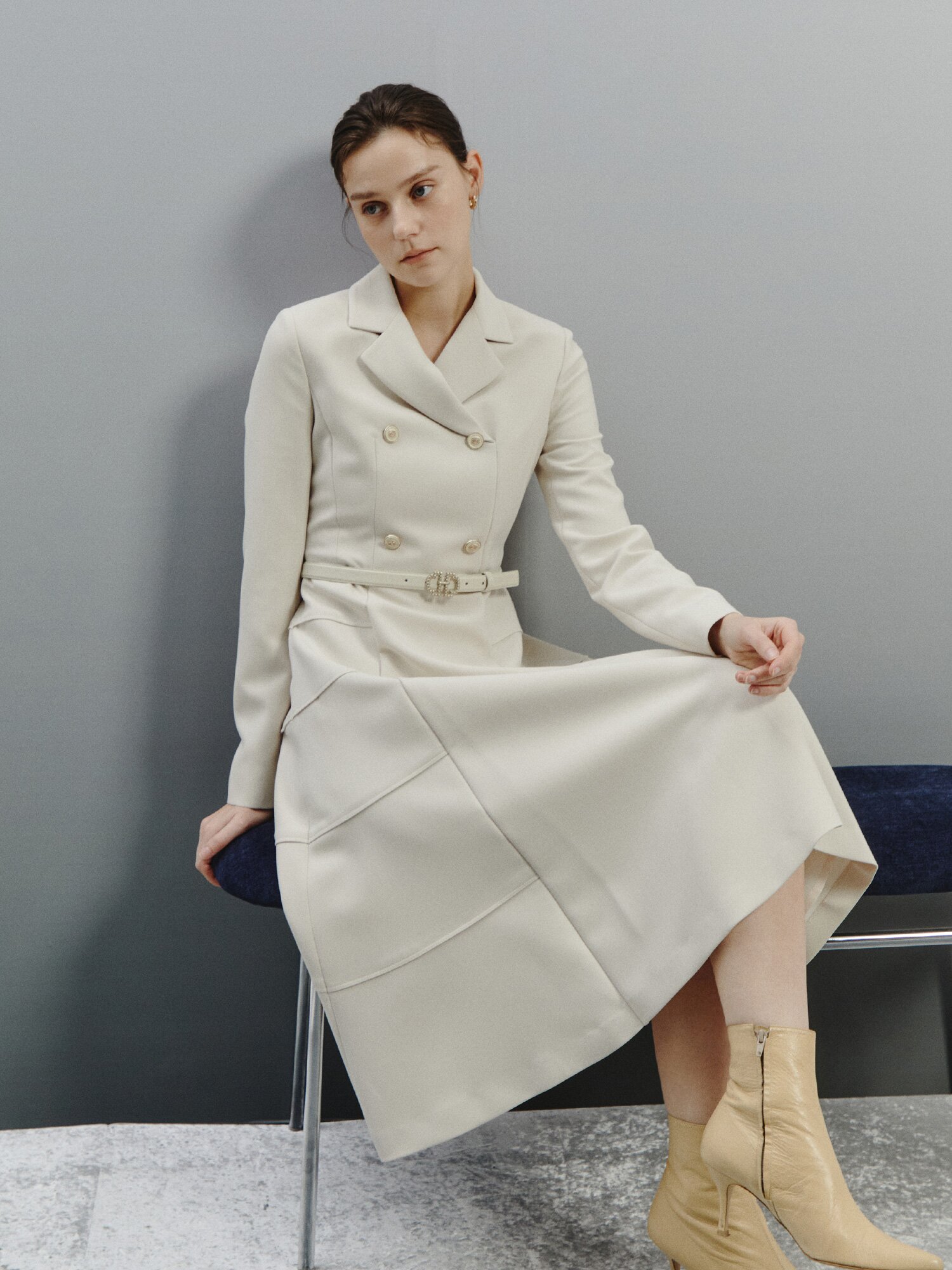 더블 버튼 클래식 플레어 드레스 (LIGHT BEIGE)