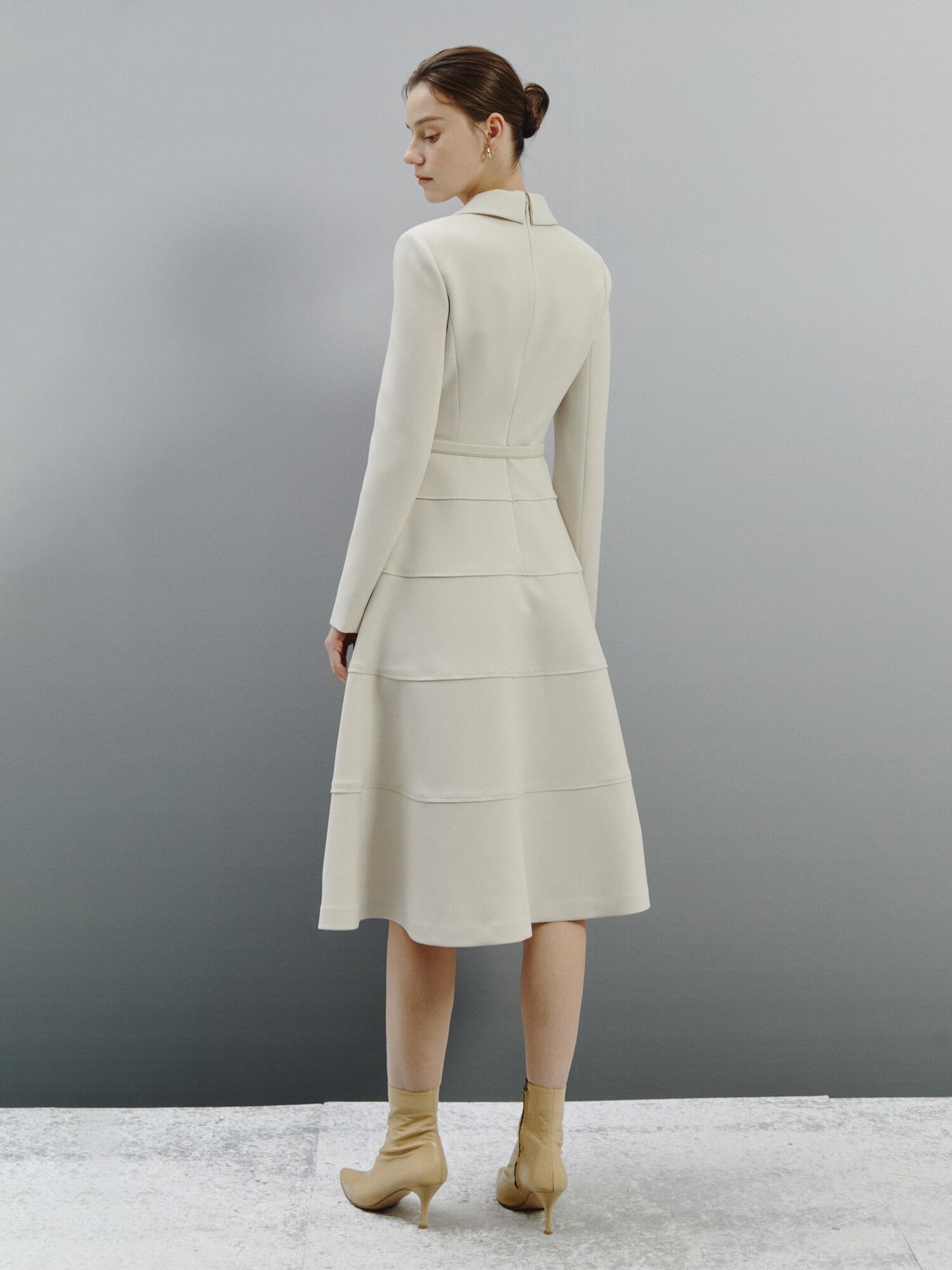 더블 버튼 클래식 플레어 드레스 (LIGHT BEIGE)