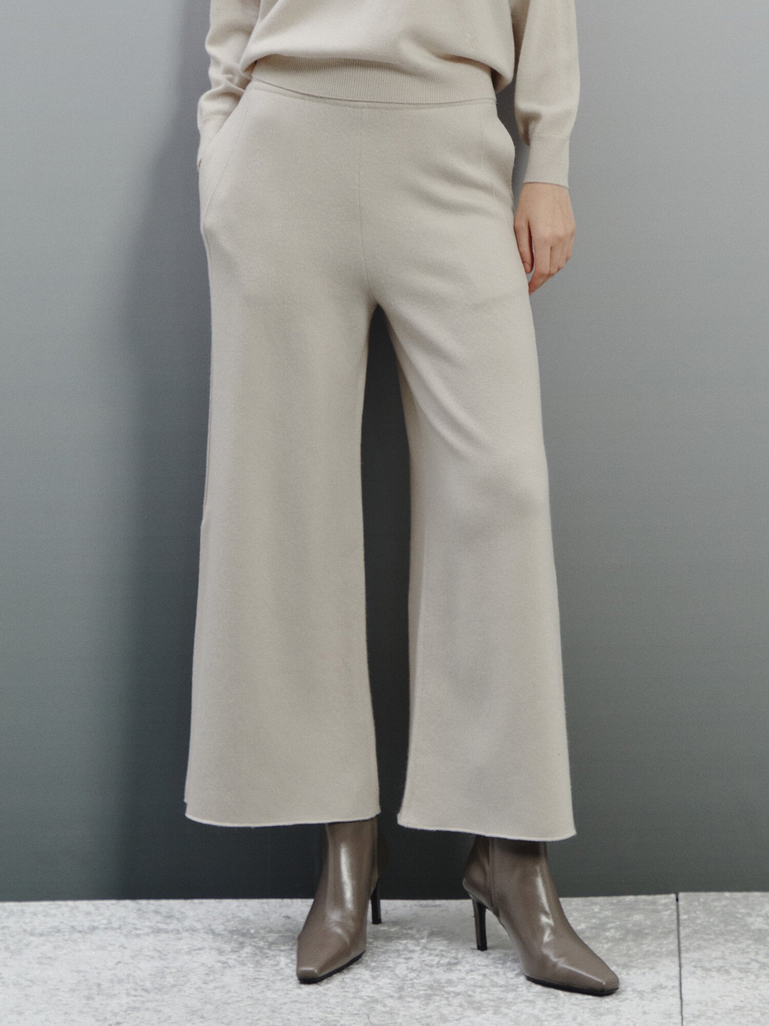 캐시미어 블렌드 컴포트 니트 팬츠 (LIGHT BEIGE)