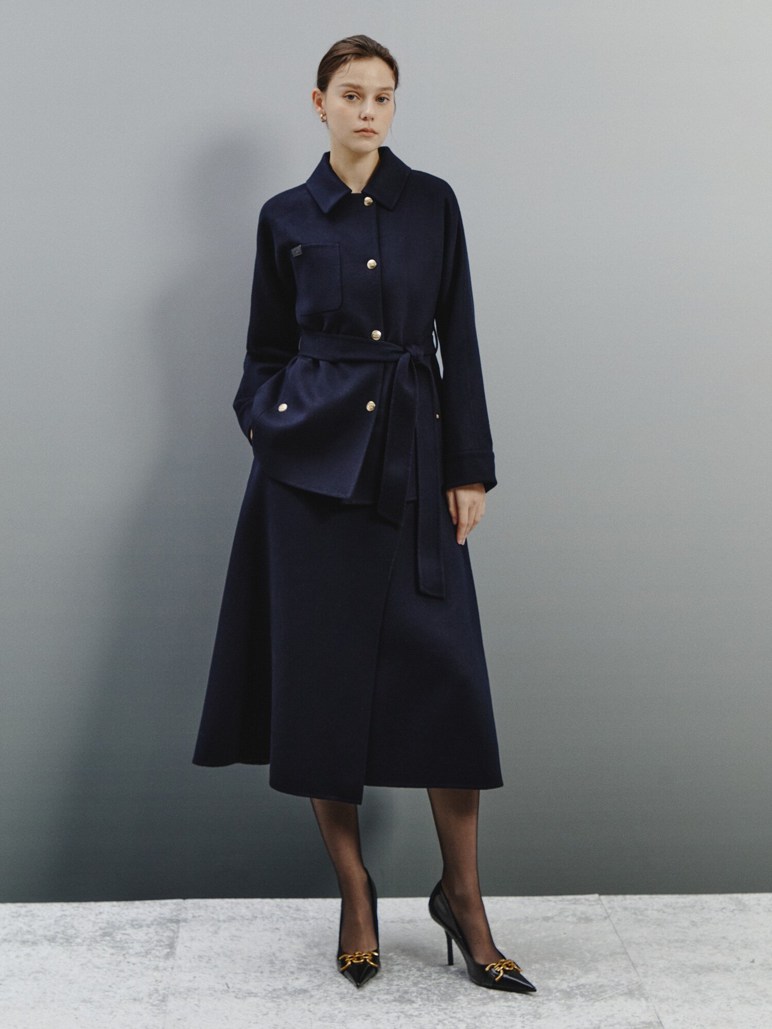 버튼 포인트 벨티드 셔츠 코트 (DARK NAVY)