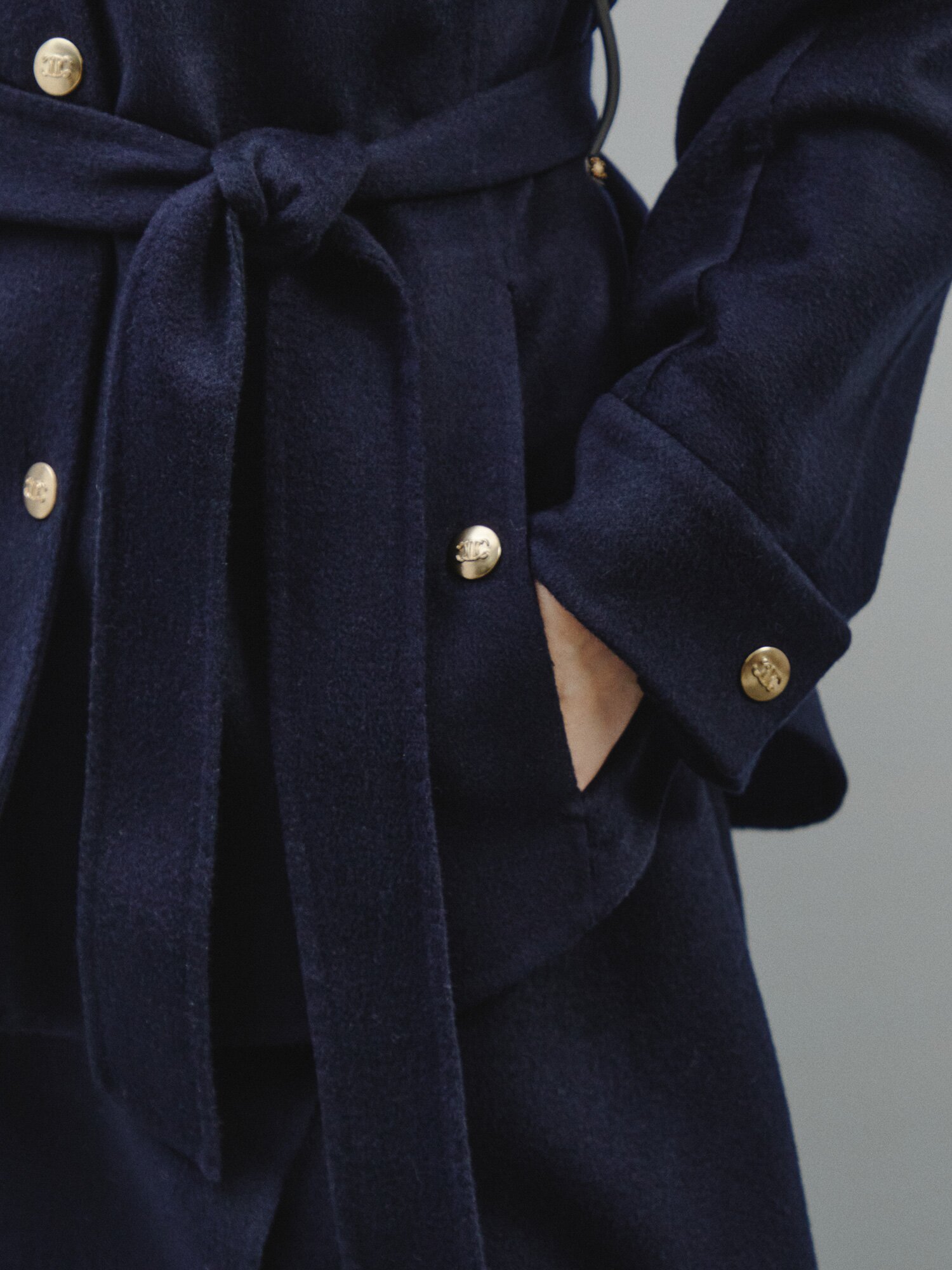 버튼 포인트 벨티드 셔츠 코트 (DARK NAVY)