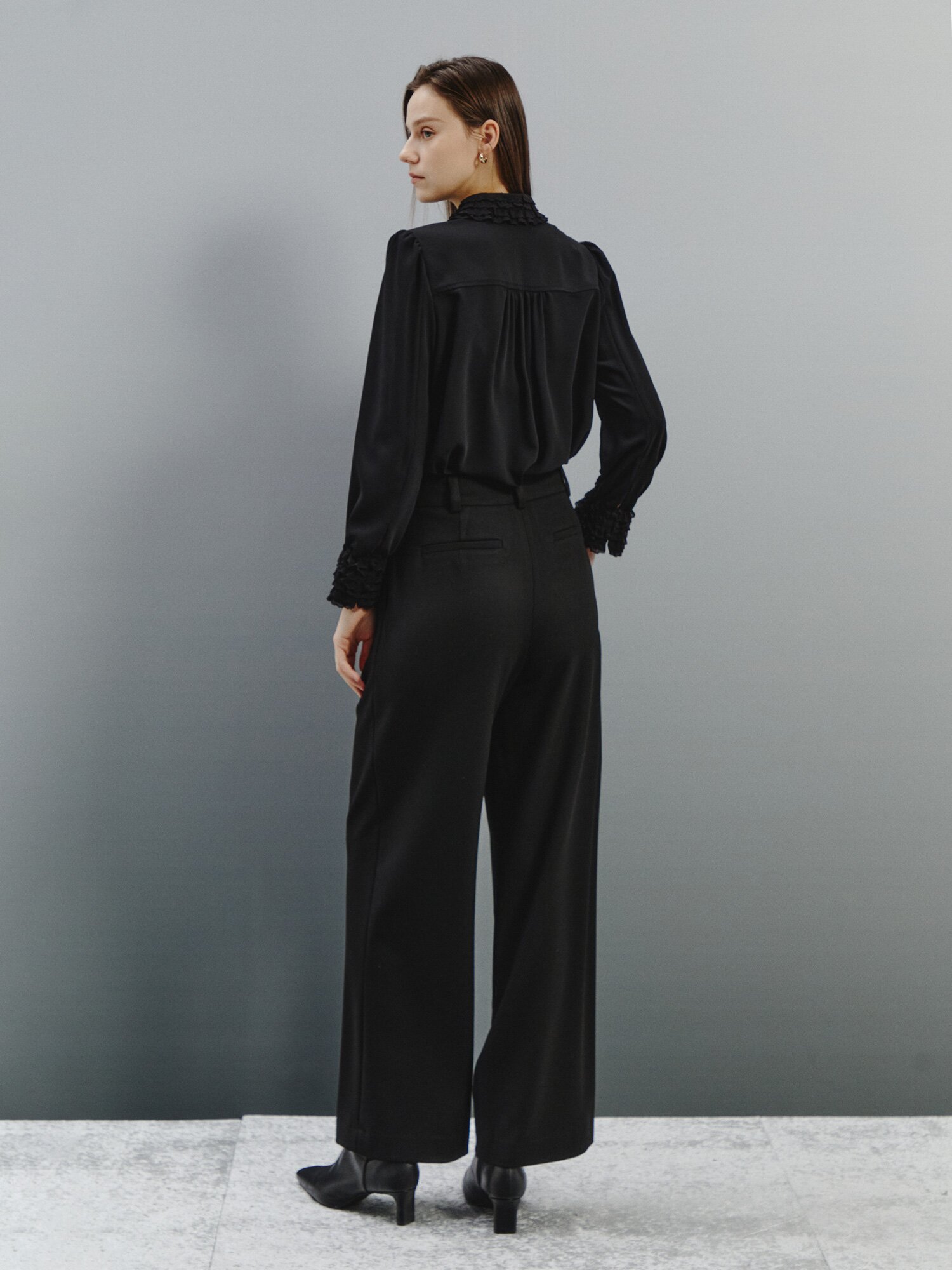 프릴 커프스 클래식 블라우스 (BLACK)