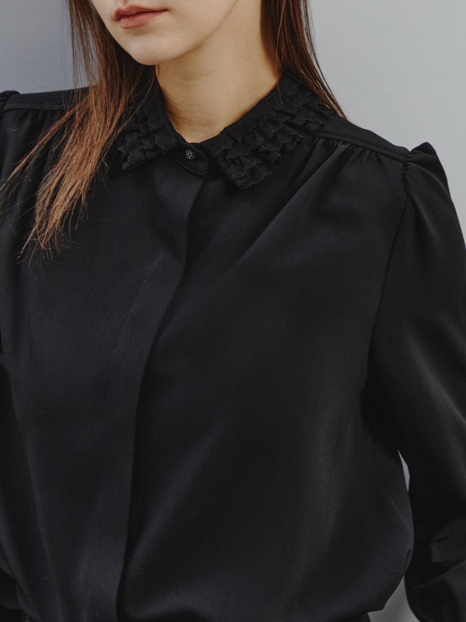 프릴 커프스 클래식 블라우스 (BLACK)