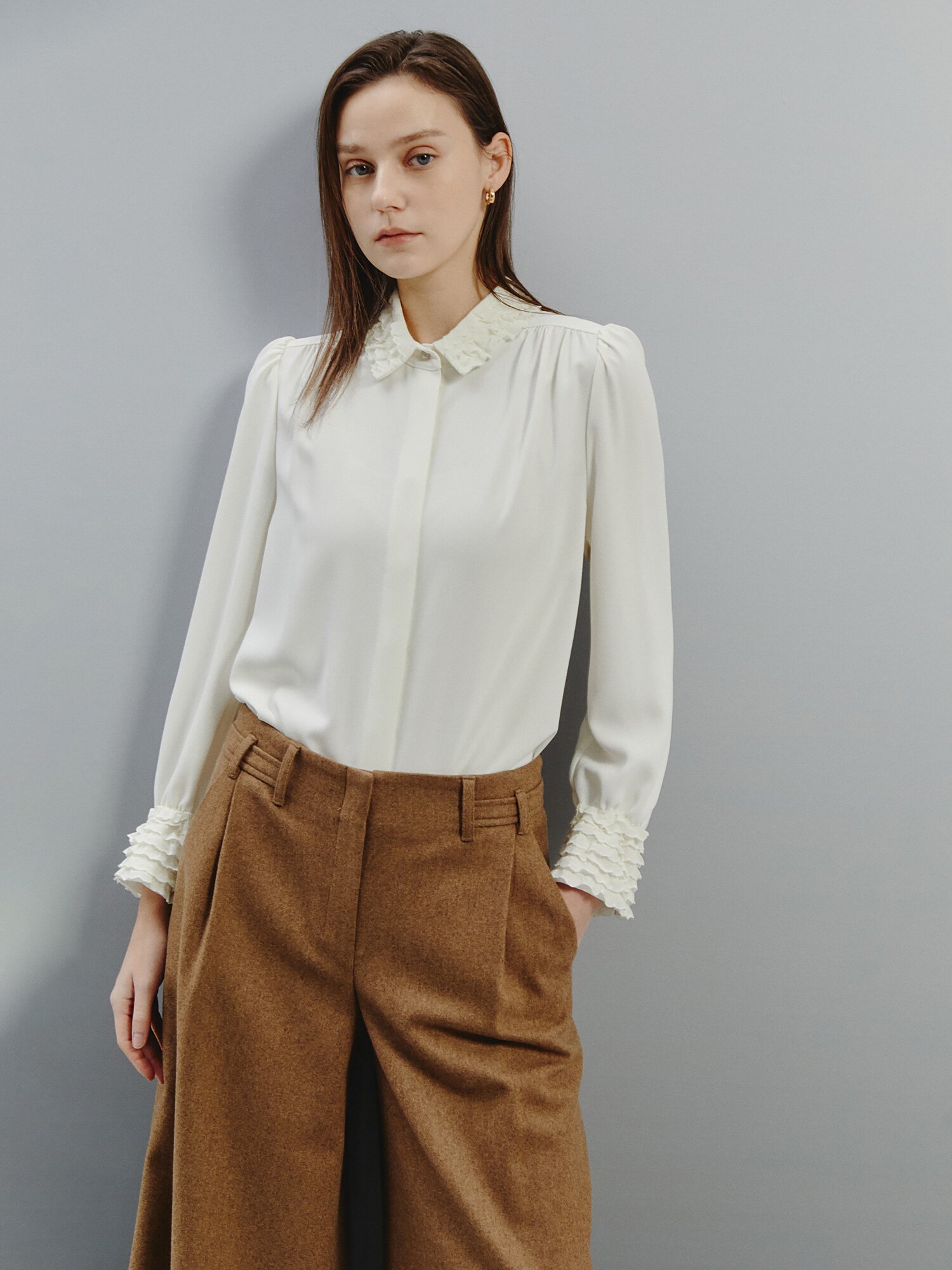 프릴 커프스 클래식 블라우스 (IVORY)
