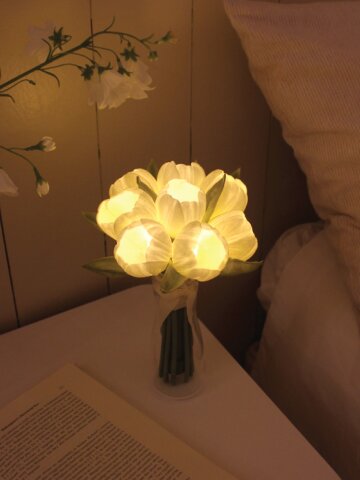 화이트 블룸 튤립 부케 LED 무드등