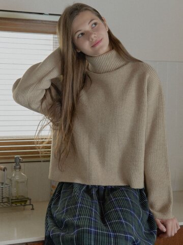 Turtleneck Crop Knit Pullover - BEIGE