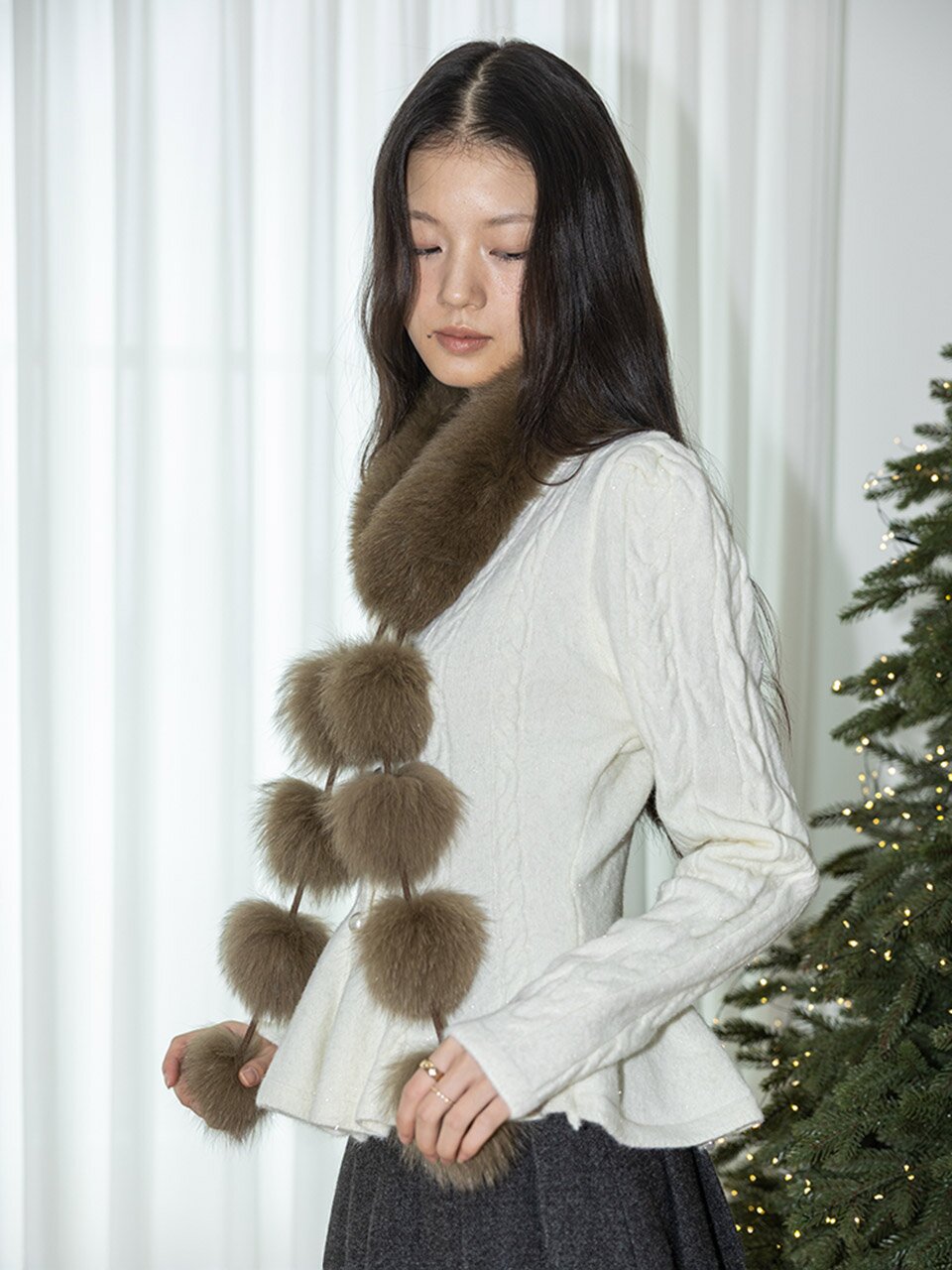 IT_Brown fur ball muffler