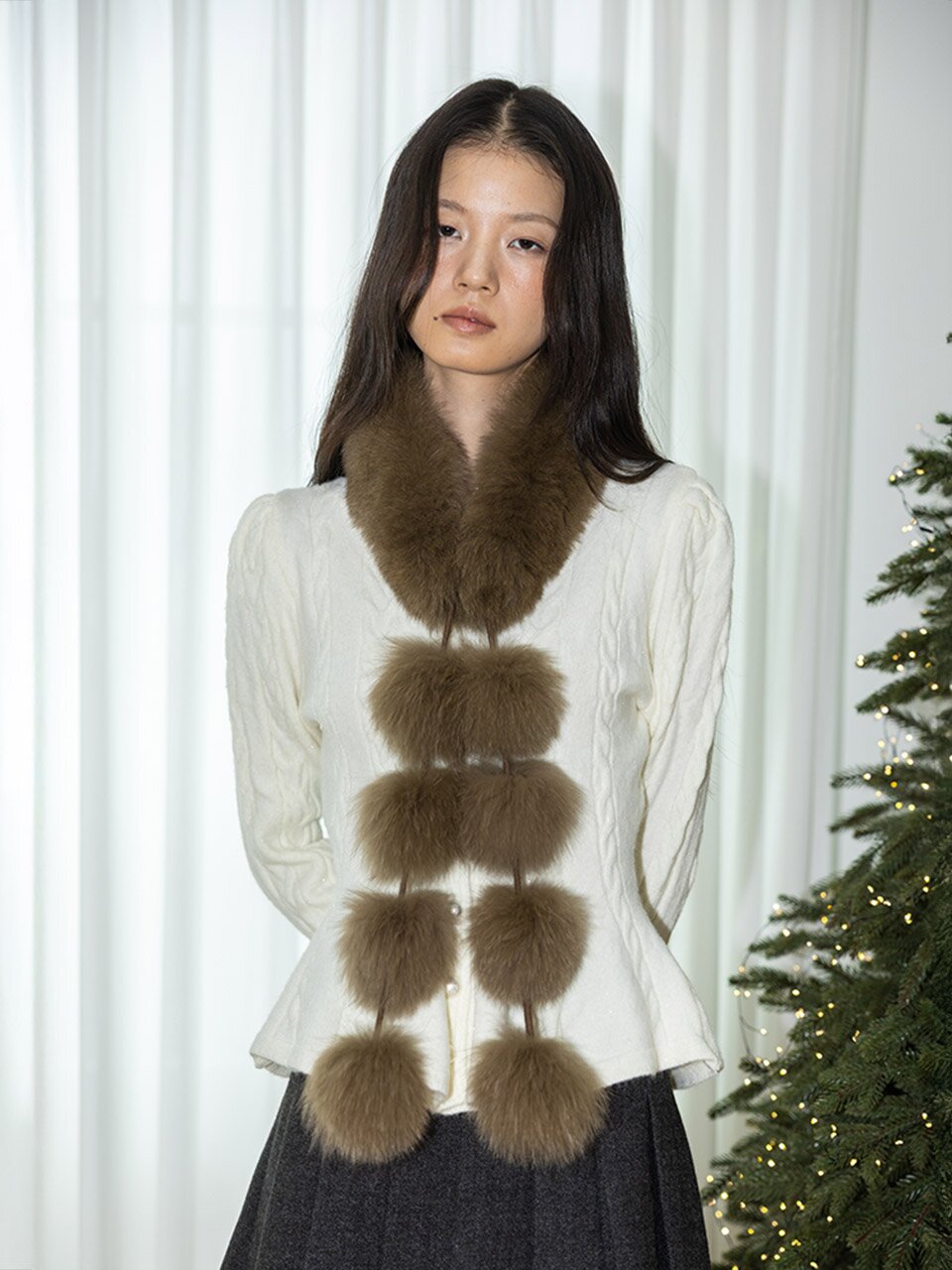 IT_Brown fur ball muffler