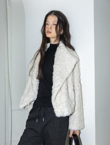 IT_Lapel fur short coat_2color