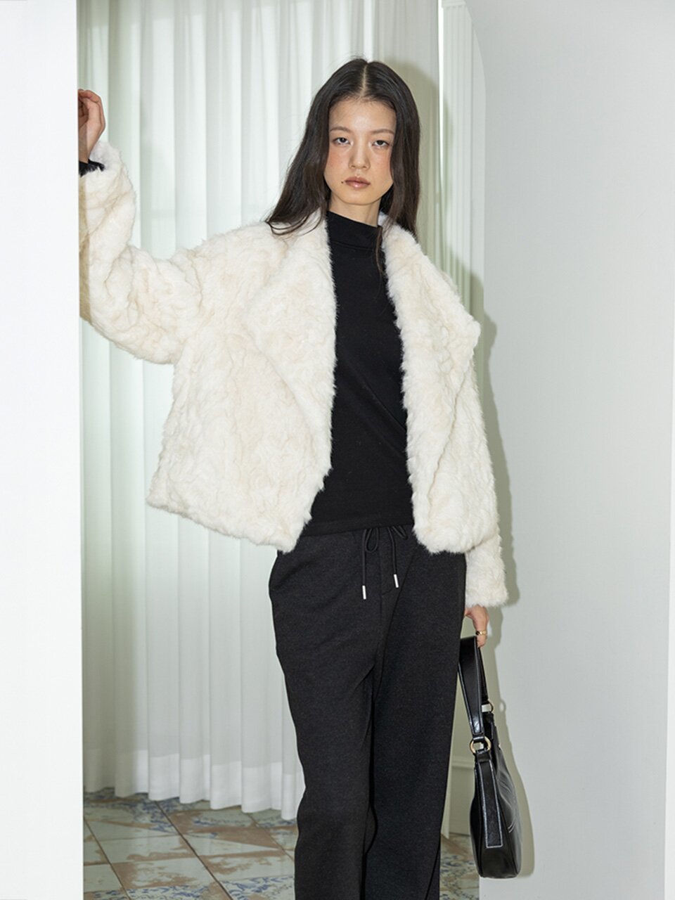 IT_Lapel fur short coat_2color