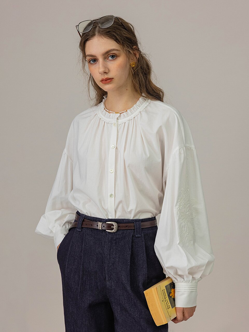 DA_Fungus edge round neck blouse_2color