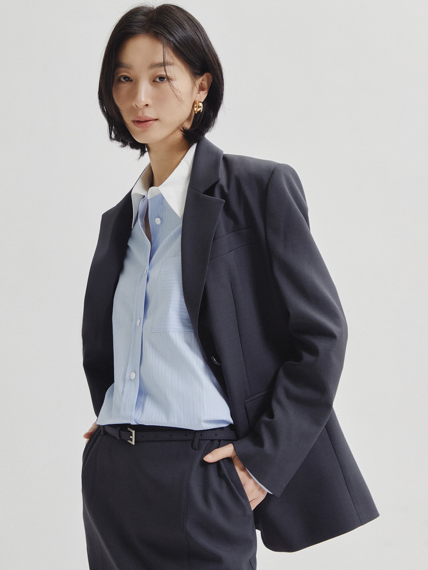 테일러드 싱글 투버튼 재킷 (DARK GREY)