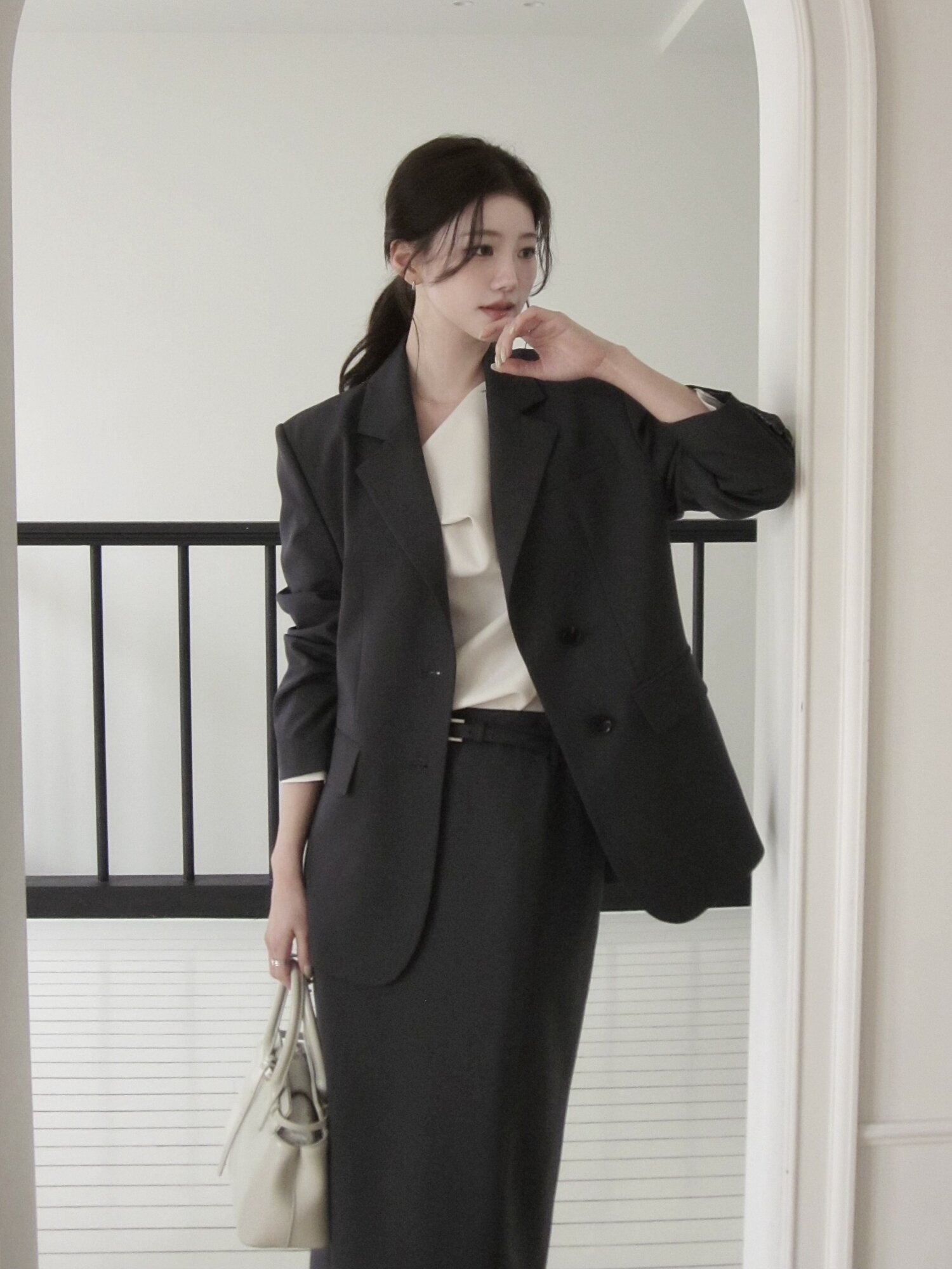 테일러드 싱글 투버튼 재킷 (DARK GREY)