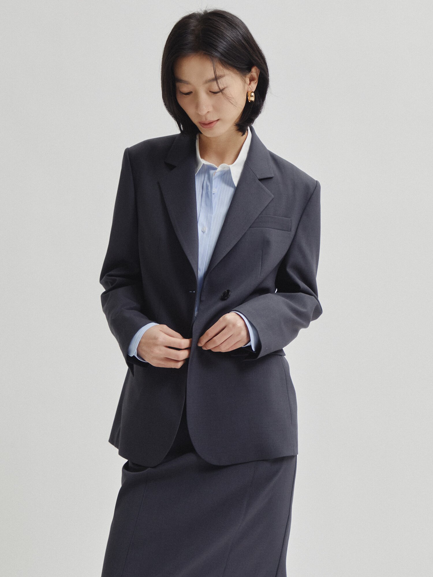 테일러드 싱글 투버튼 재킷 (DARK GREY)