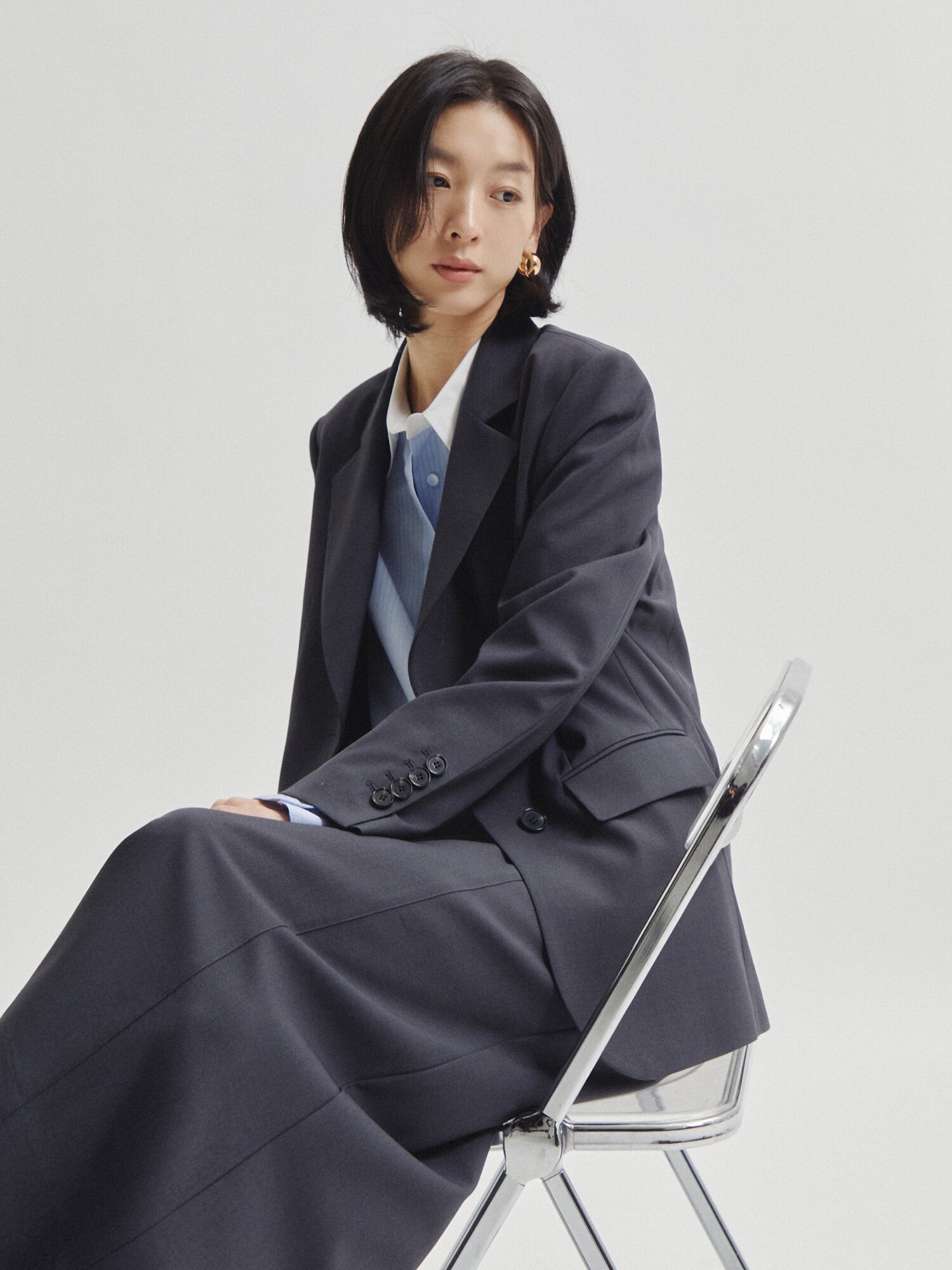 테일러드 싱글 투버튼 재킷 (DARK GREY)