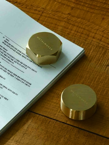 황동 원형 육각 문진/페이퍼웨이트 소품