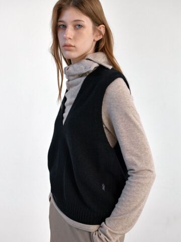 WOOL WHOLEGARMENT KNIT VEST BLACK