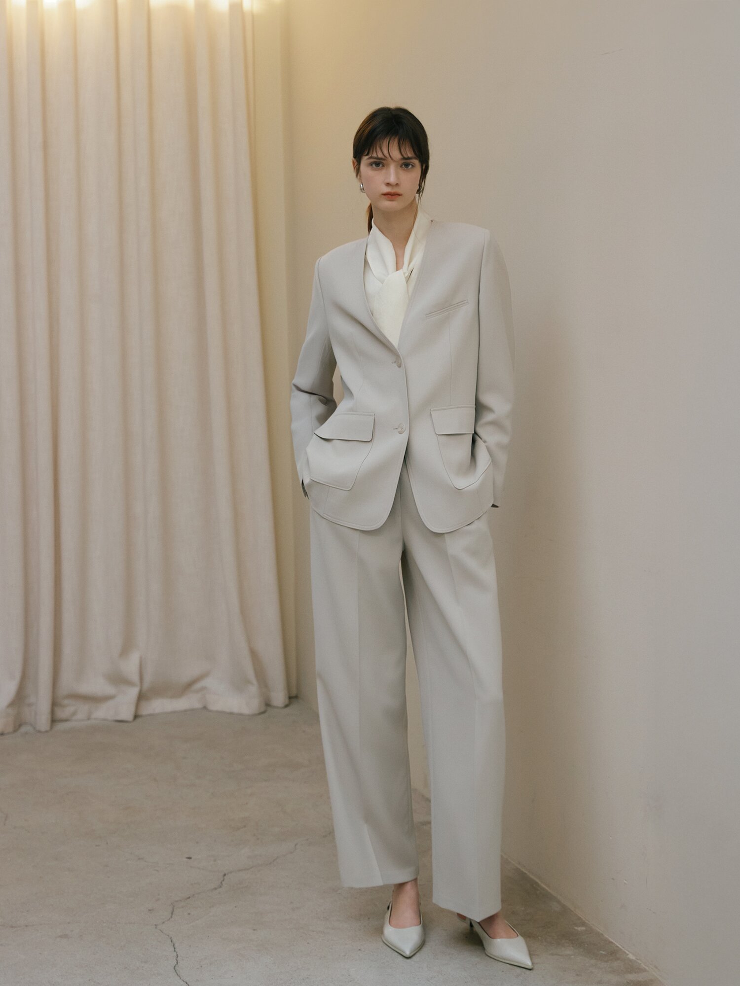 루즈핏 투버튼 브이넥 재킷 (LIGHT GREY)