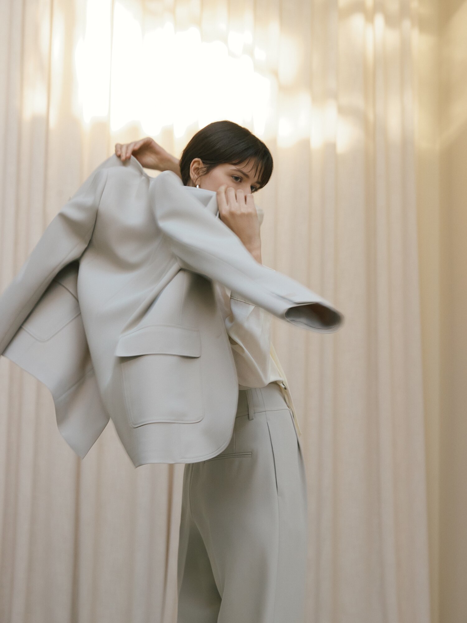 루즈핏 투버튼 브이넥 재킷 (LIGHT GREY)