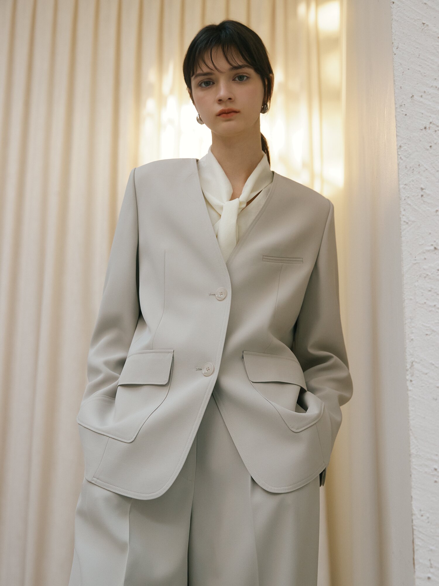 루즈핏 투버튼 브이넥 재킷 (LIGHT GREY)