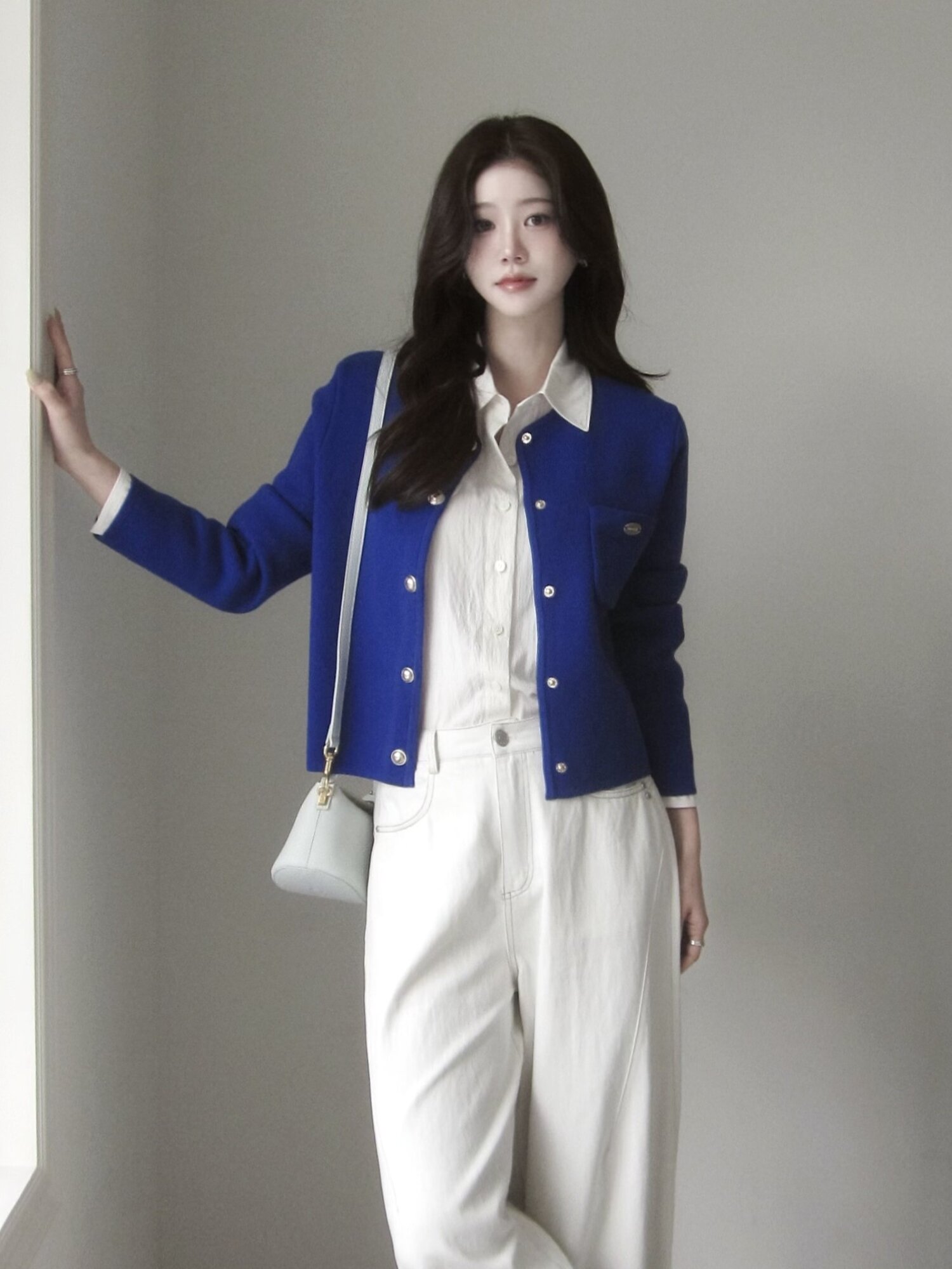 패치 포켓 라운드넥 크롭 가디건 (BLUE)