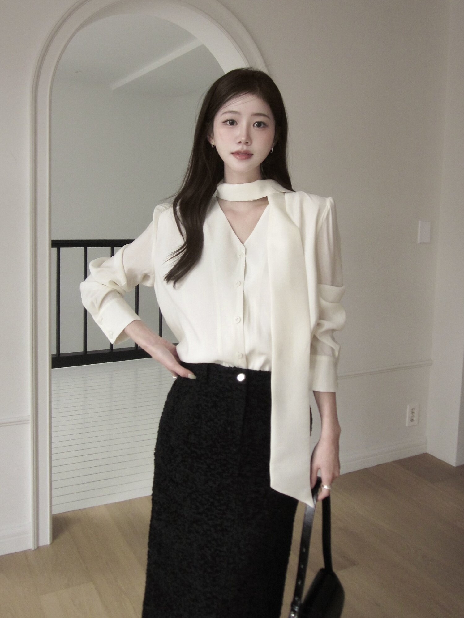 셔링 타이 브이넥 블라우스 (CREAM)