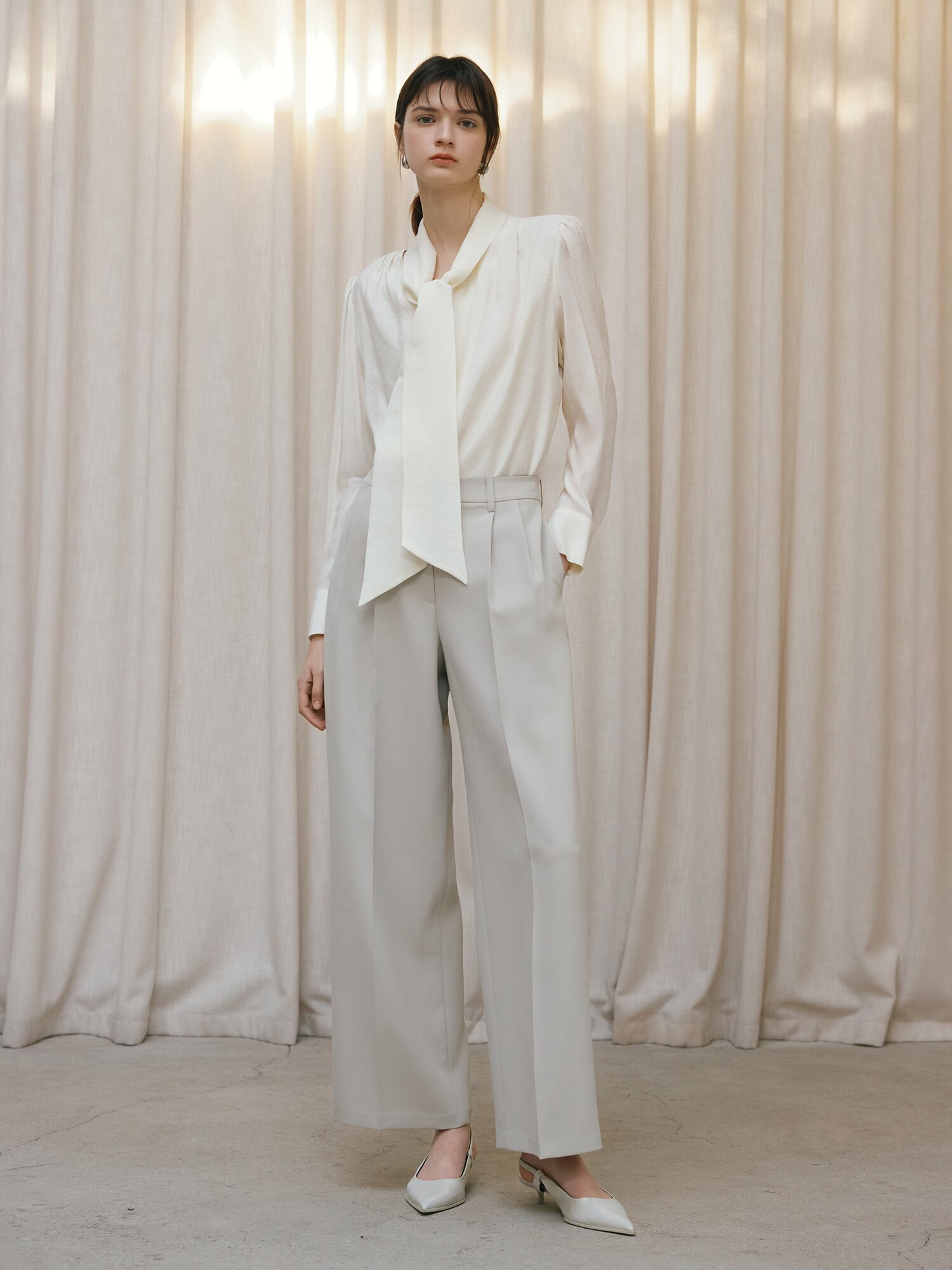 셔링 타이 브이넥 블라우스 (CREAM)