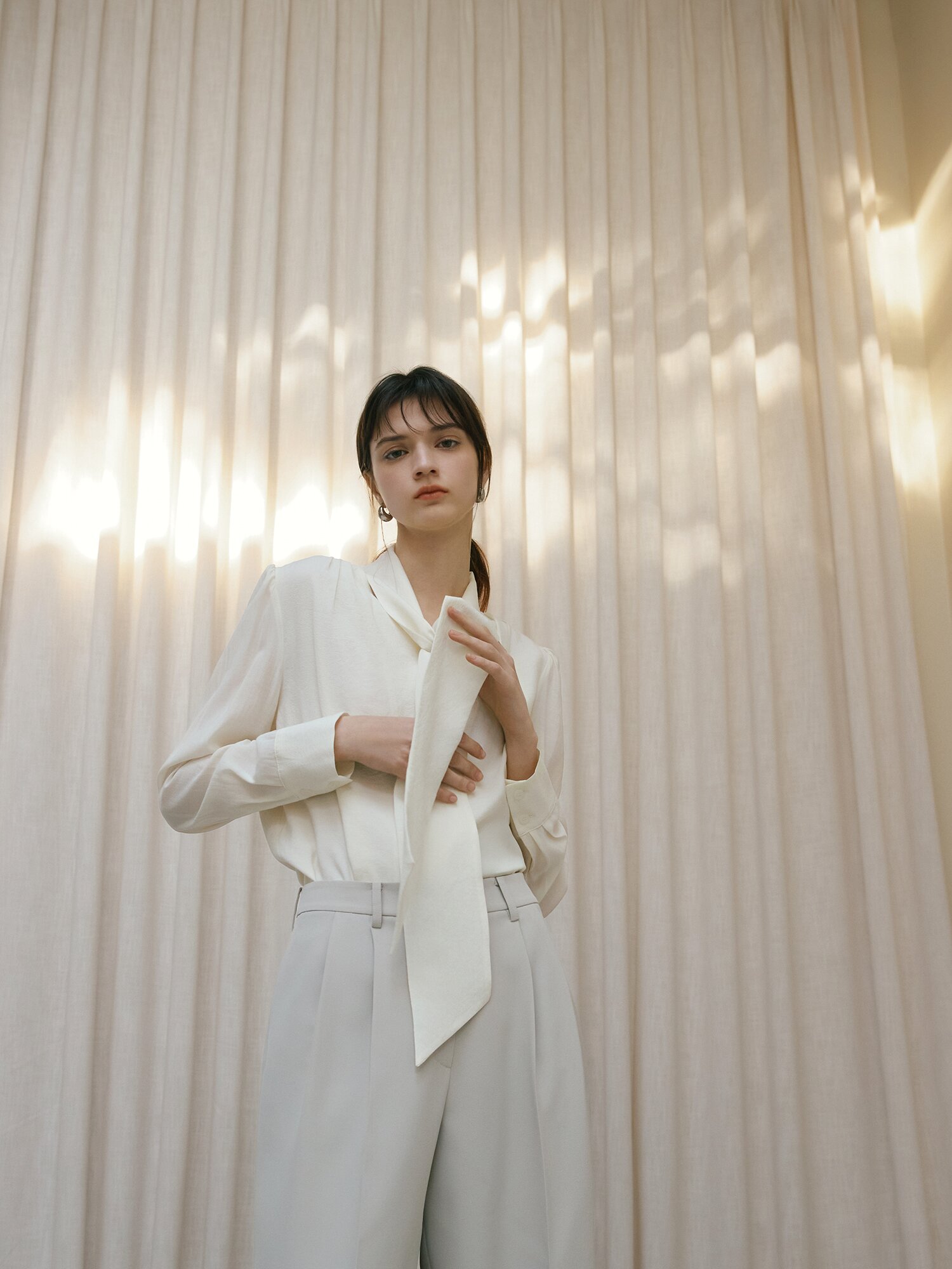 셔링 타이 브이넥 블라우스 (CREAM)